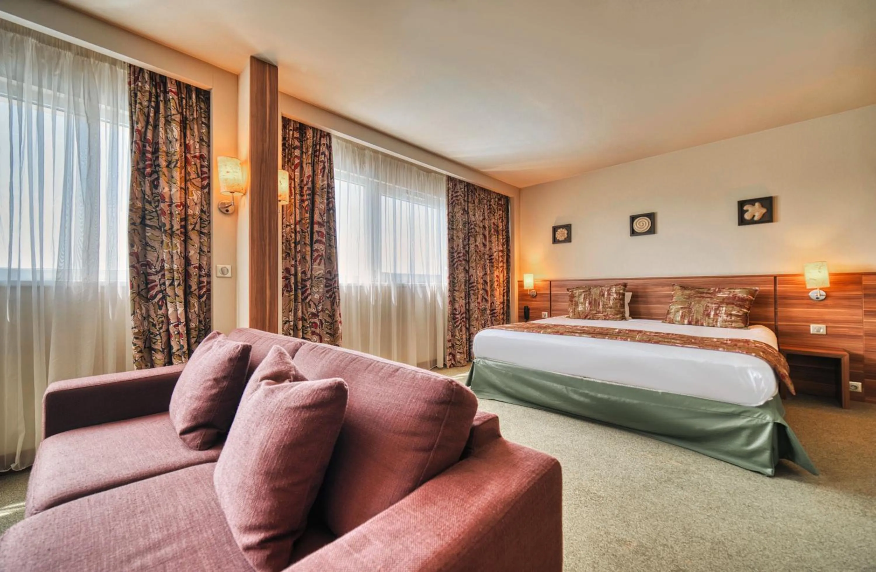 Bed in Kyriad Prestige Mulhouse - Basel