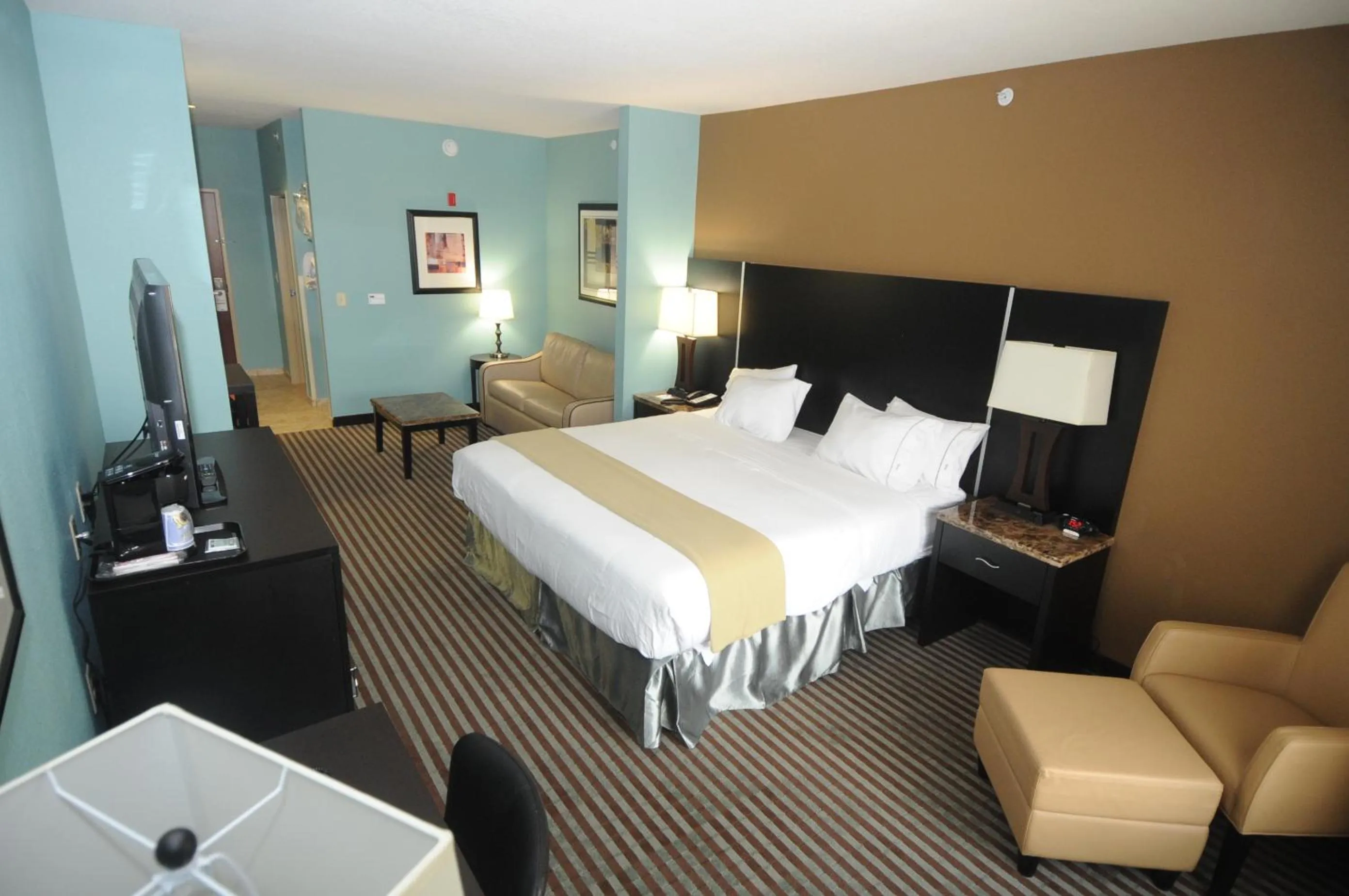Bed in Holiday Inn Express Somerset by IHG