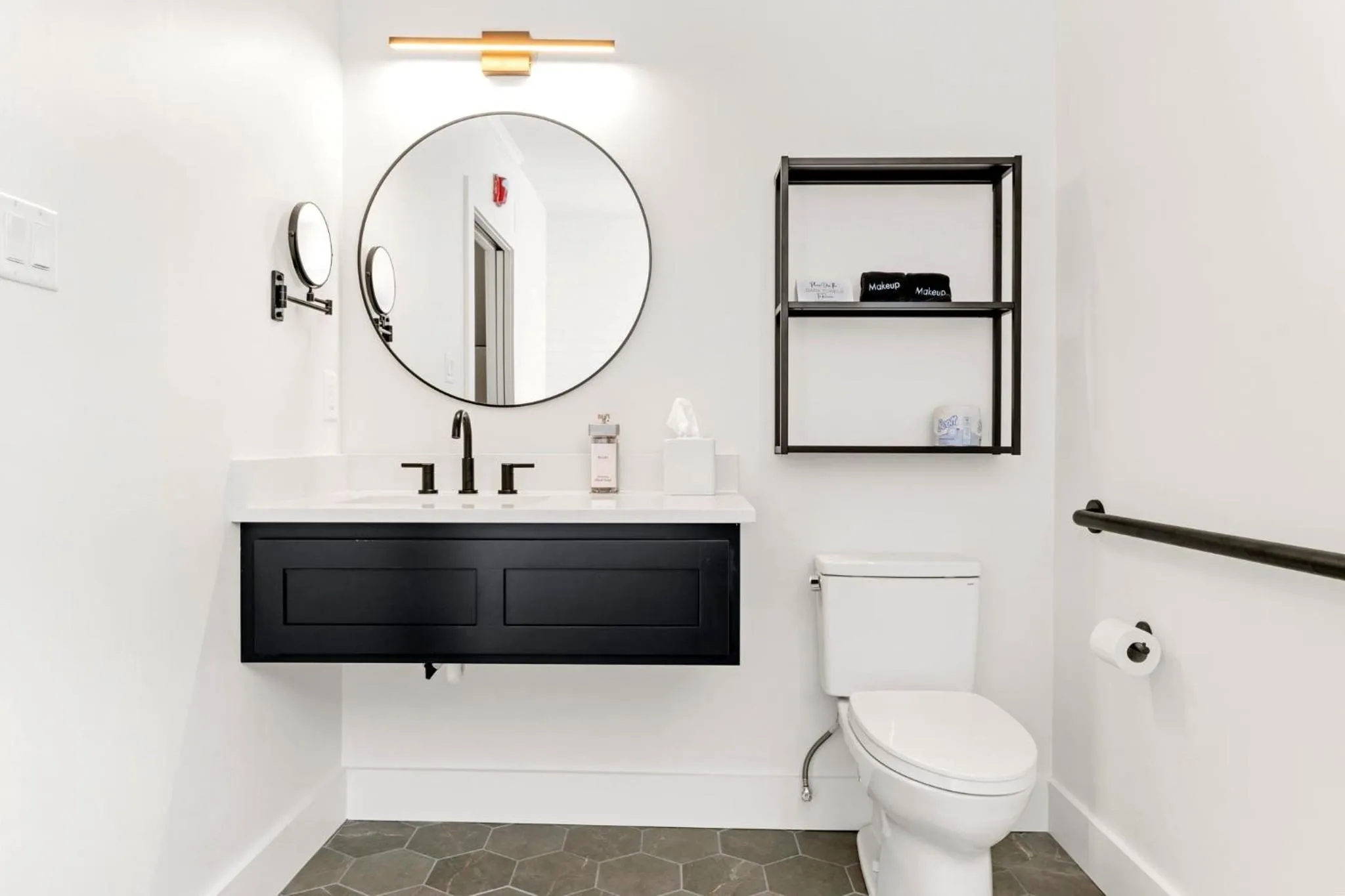 Toilet in 27 on Park Boutique Hotel & Venue