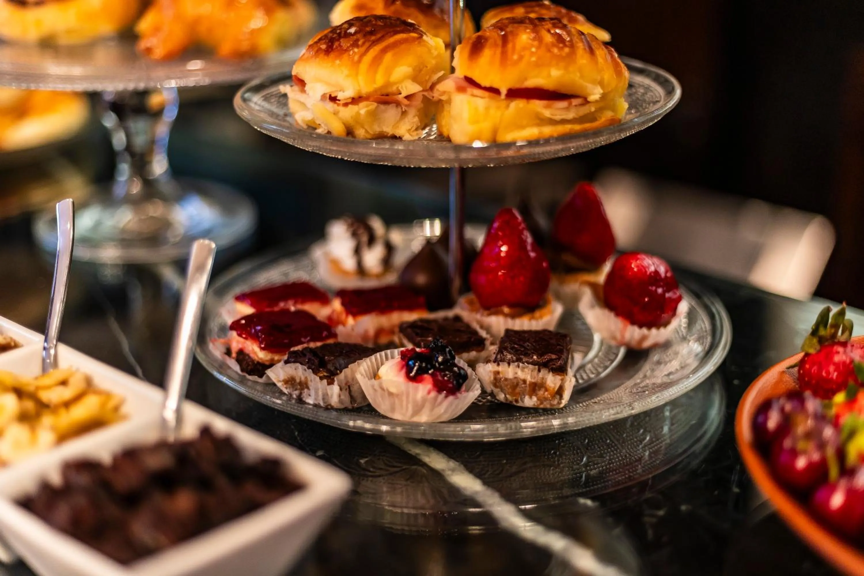 Restaurant/places to eat in Algodon Mansion