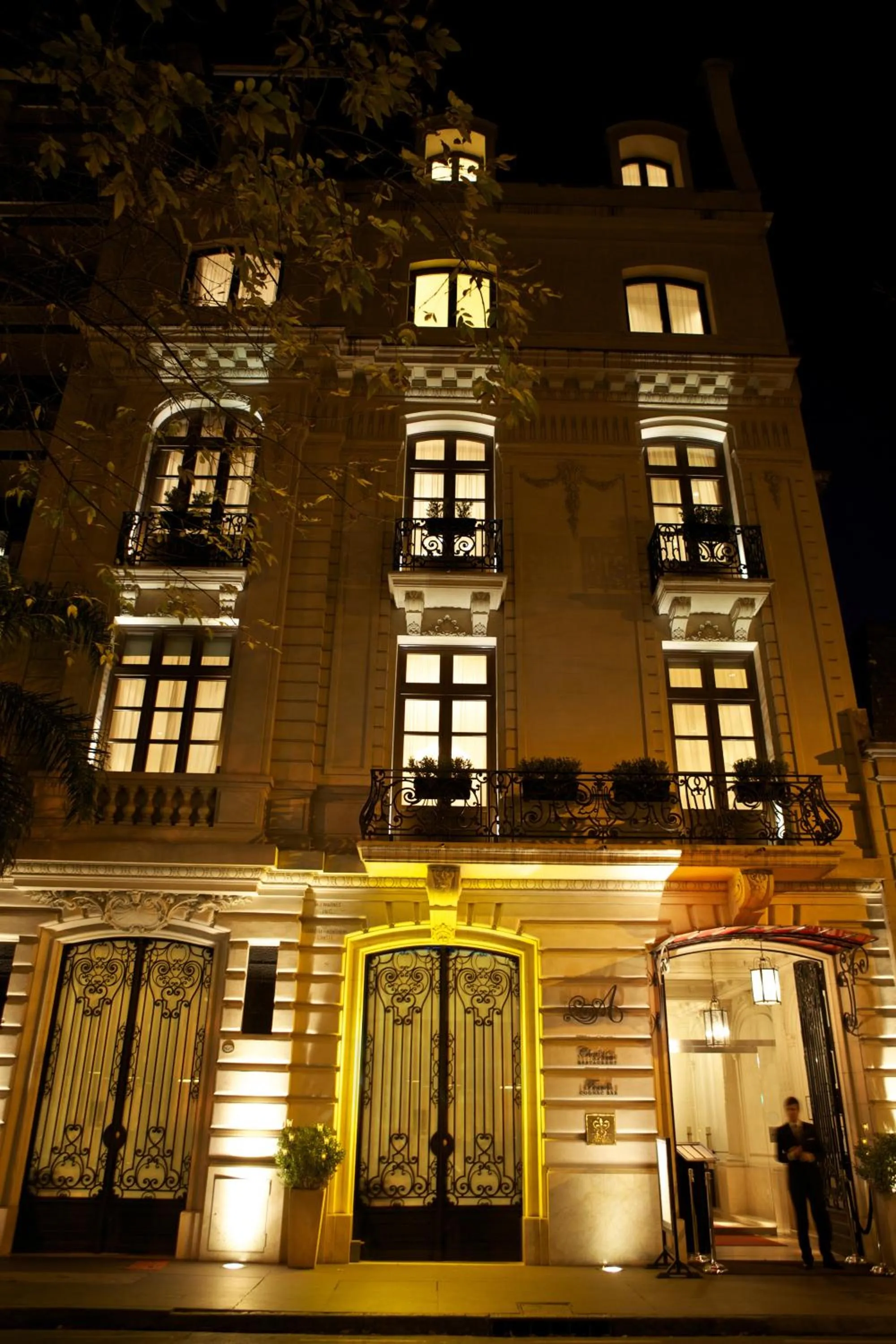 Property building in Algodon Mansion