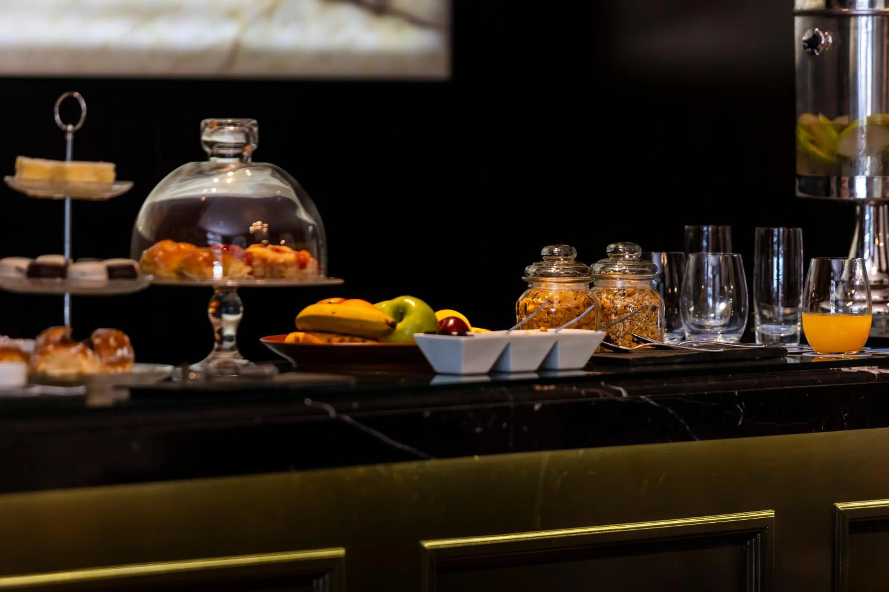 Food and drinks in Algodon Mansion