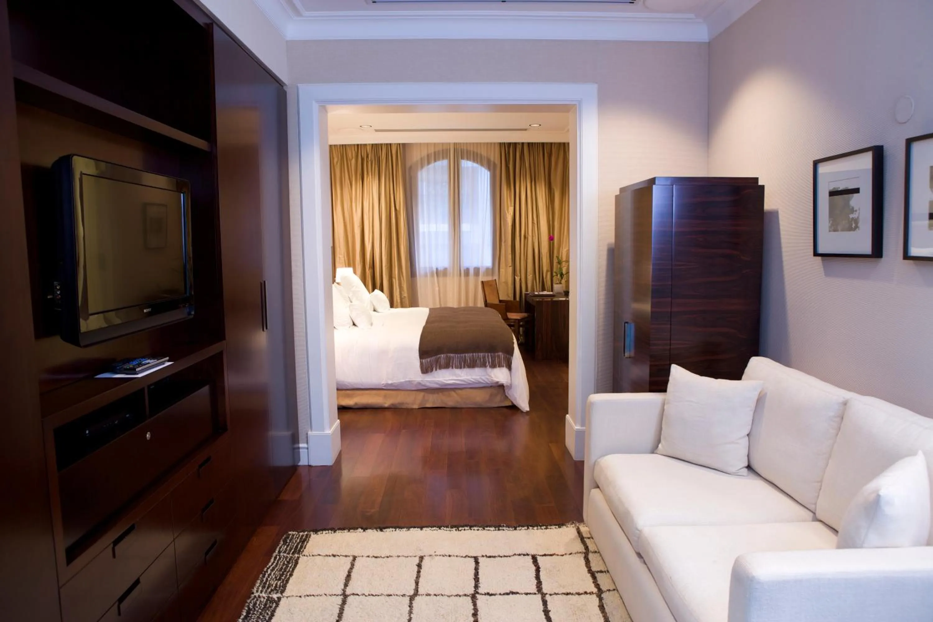 Bed in Algodon Mansion