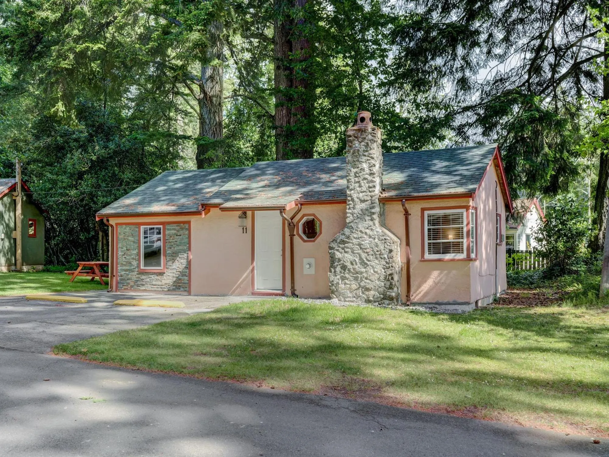 Malahat Bungalows Motel