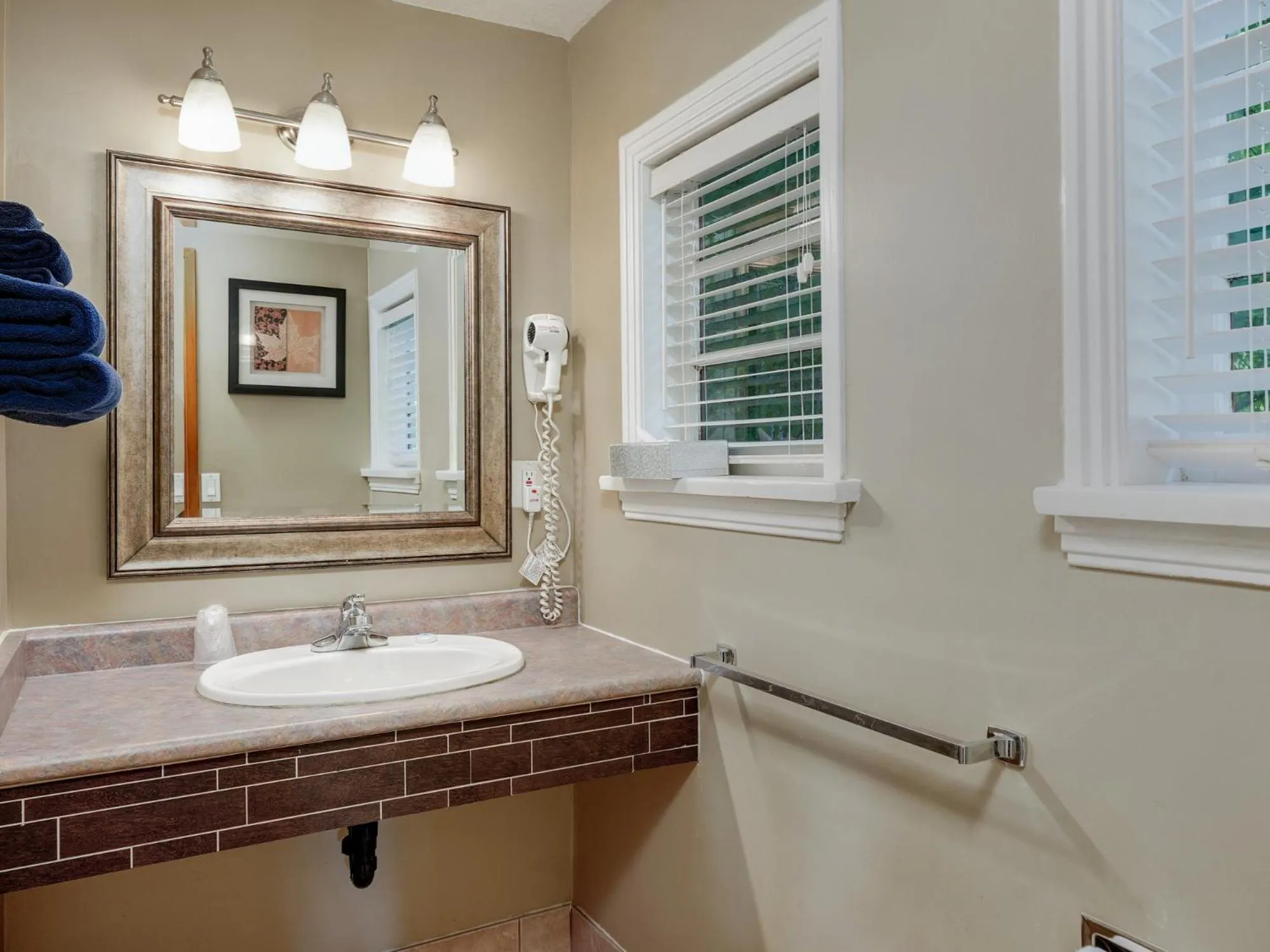 Malahat Bungalows Motel