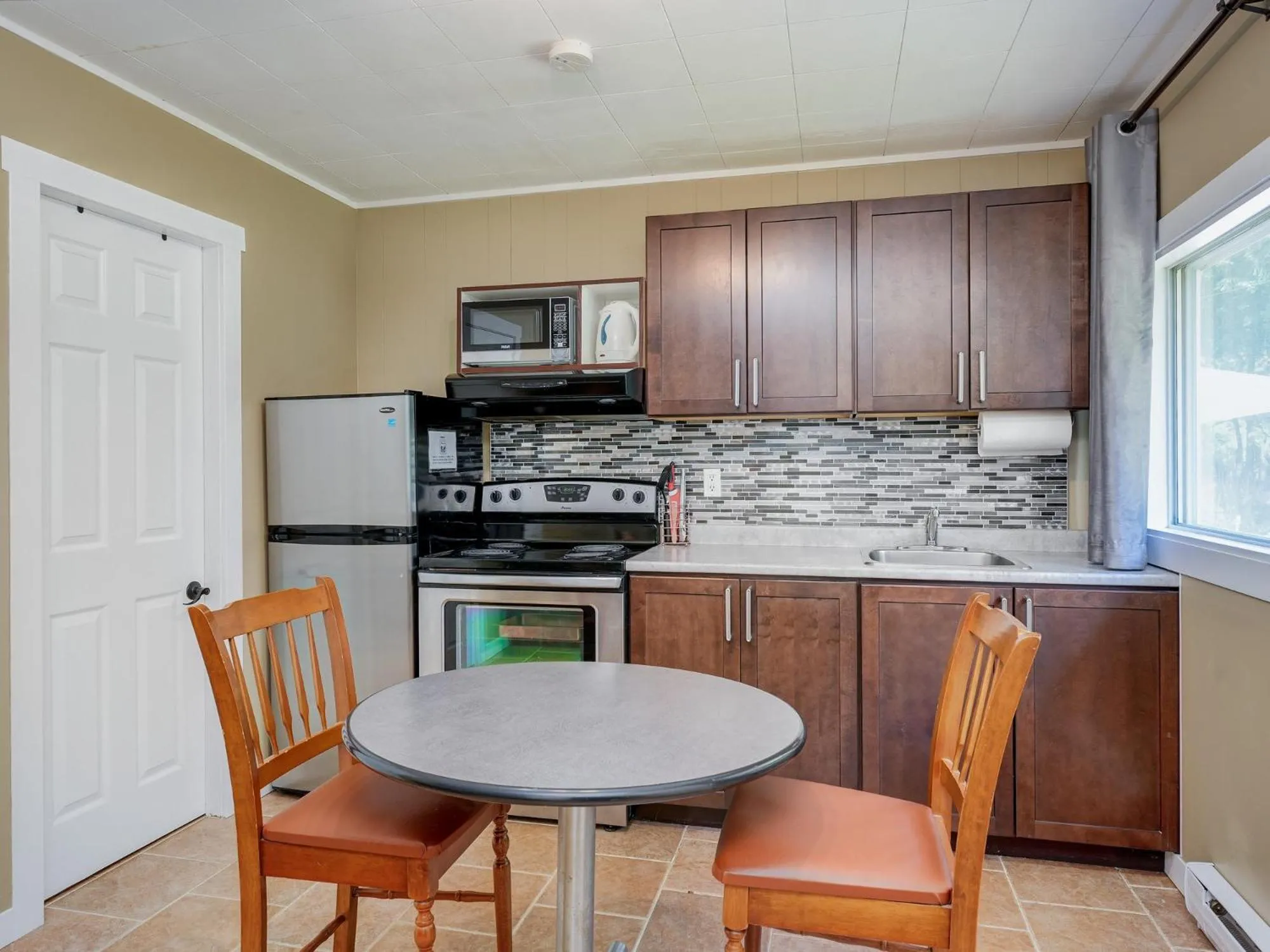 Malahat Bungalows Motel