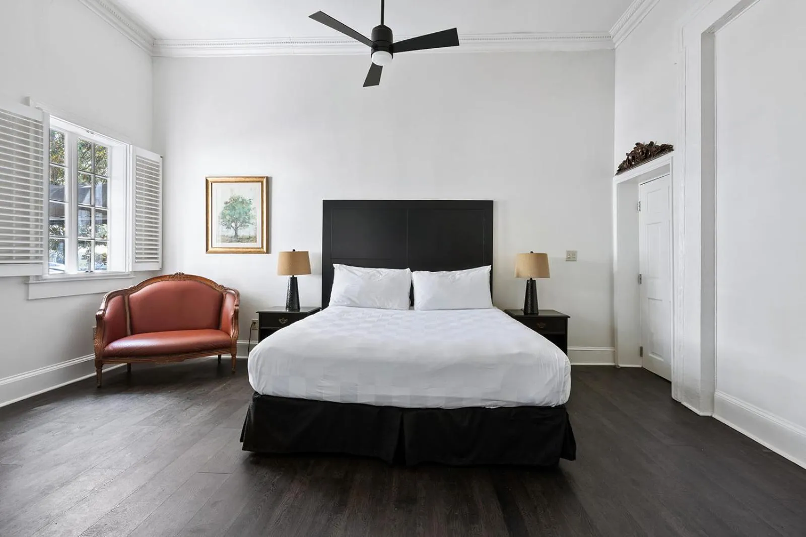 Bed in Historic Streetcar Inn