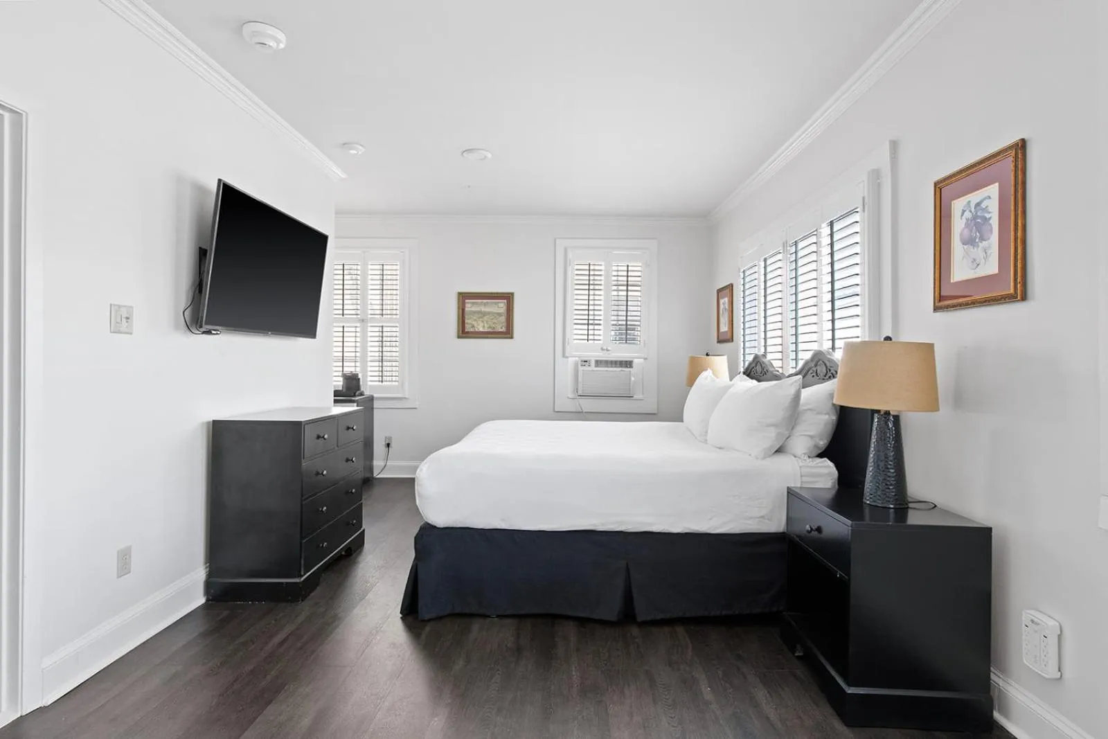 Bed in Historic Streetcar Inn