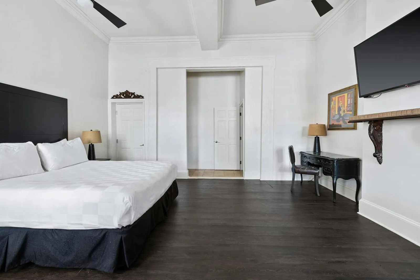 Bed in Historic Streetcar Inn