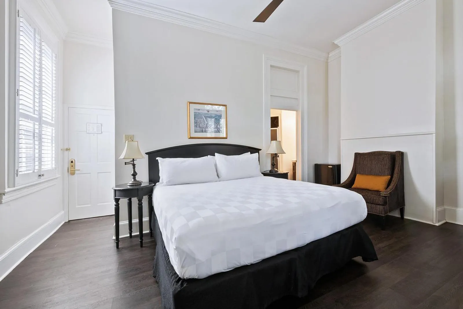 Bed in Historic Streetcar Inn