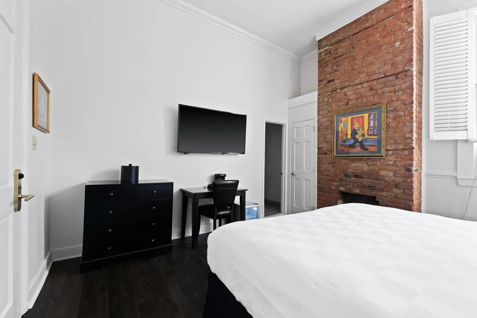 Bed in Historic Streetcar Inn