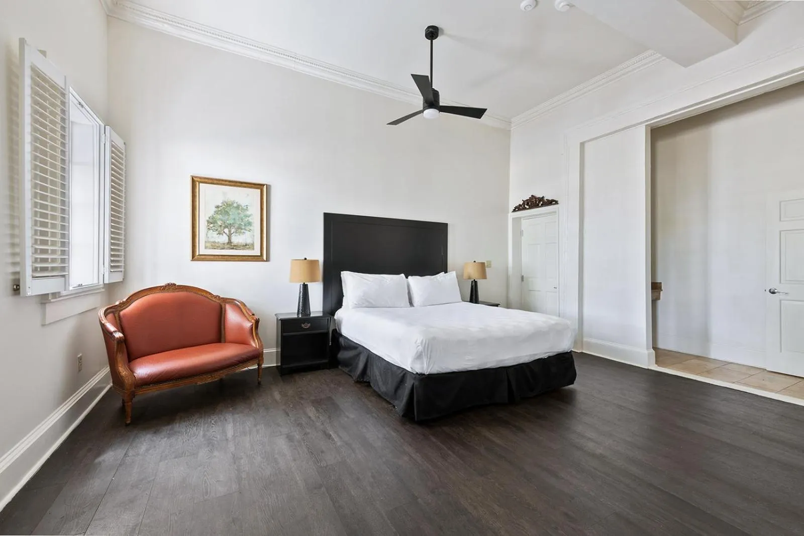 Bed in Historic Streetcar Inn