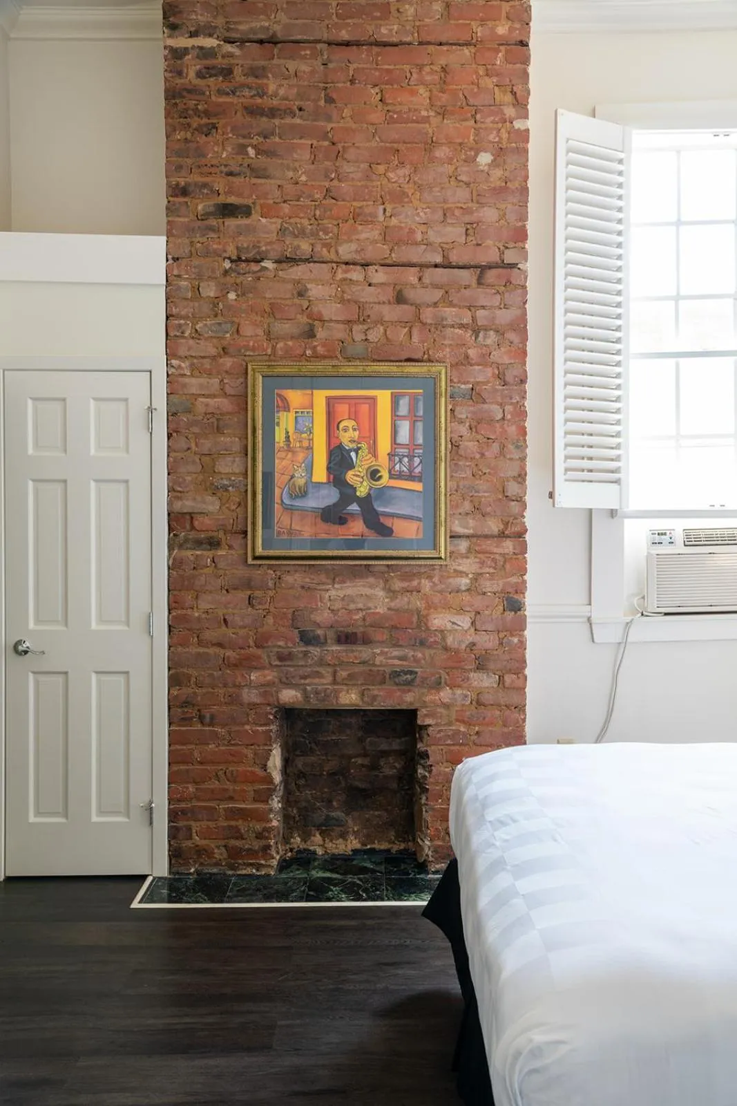 Bed in Historic Streetcar Inn