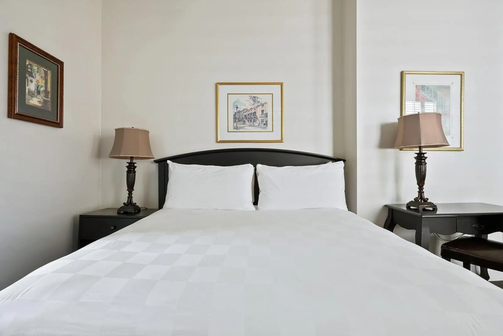 Bed in Historic Streetcar Inn