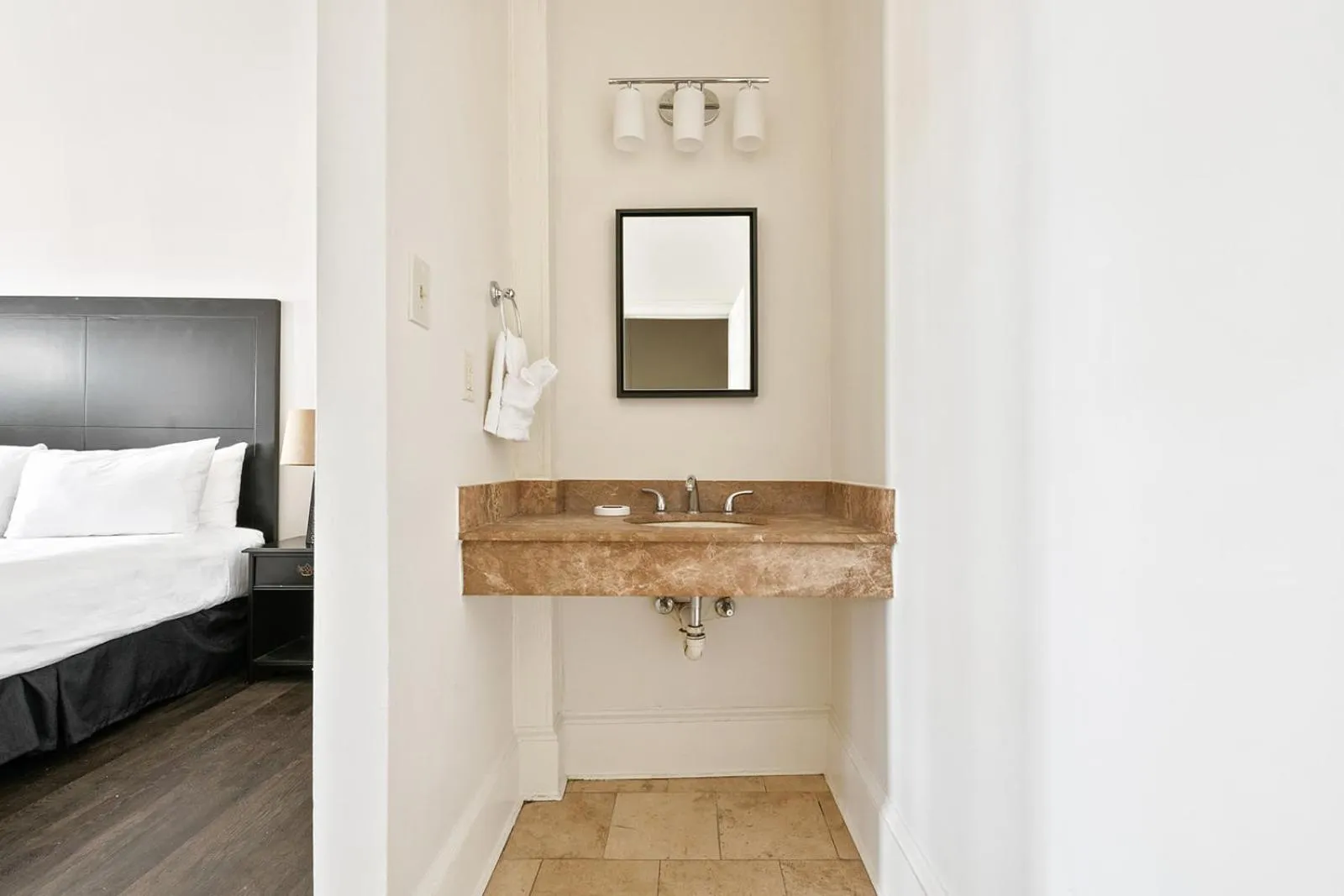 Bed in Historic Streetcar Inn