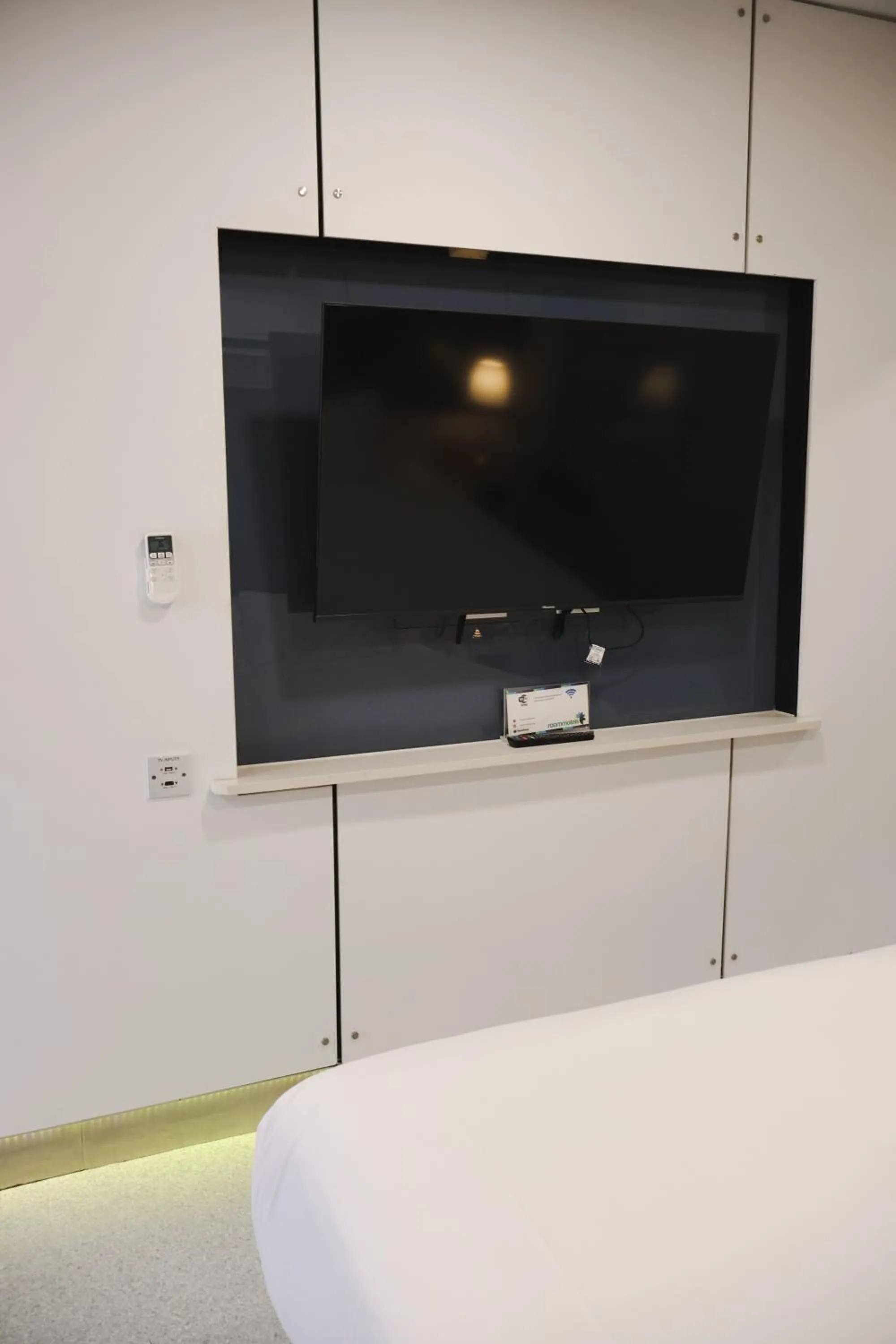 TV and multimedia in Stay Motel - Formerly Room Motels Gympie