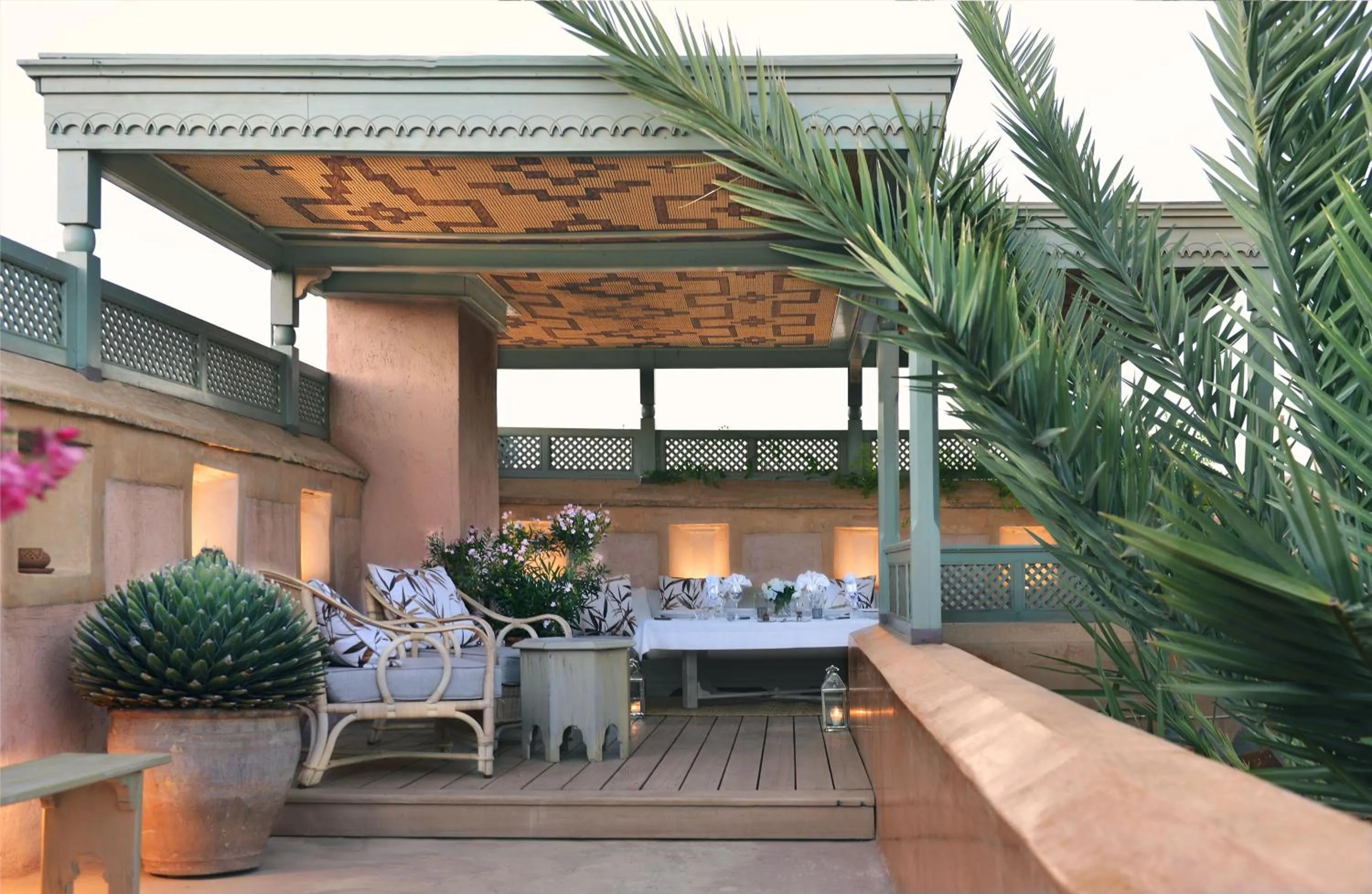 Restaurant/places to eat in Dar Housnia