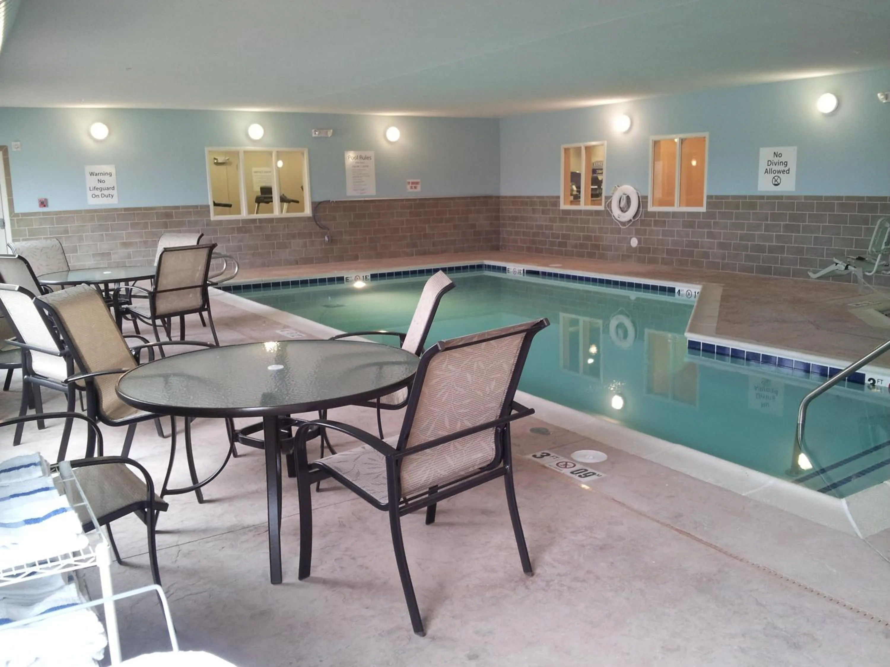 Swimming pool in Holiday Inn Express - Albert Lea by IHG