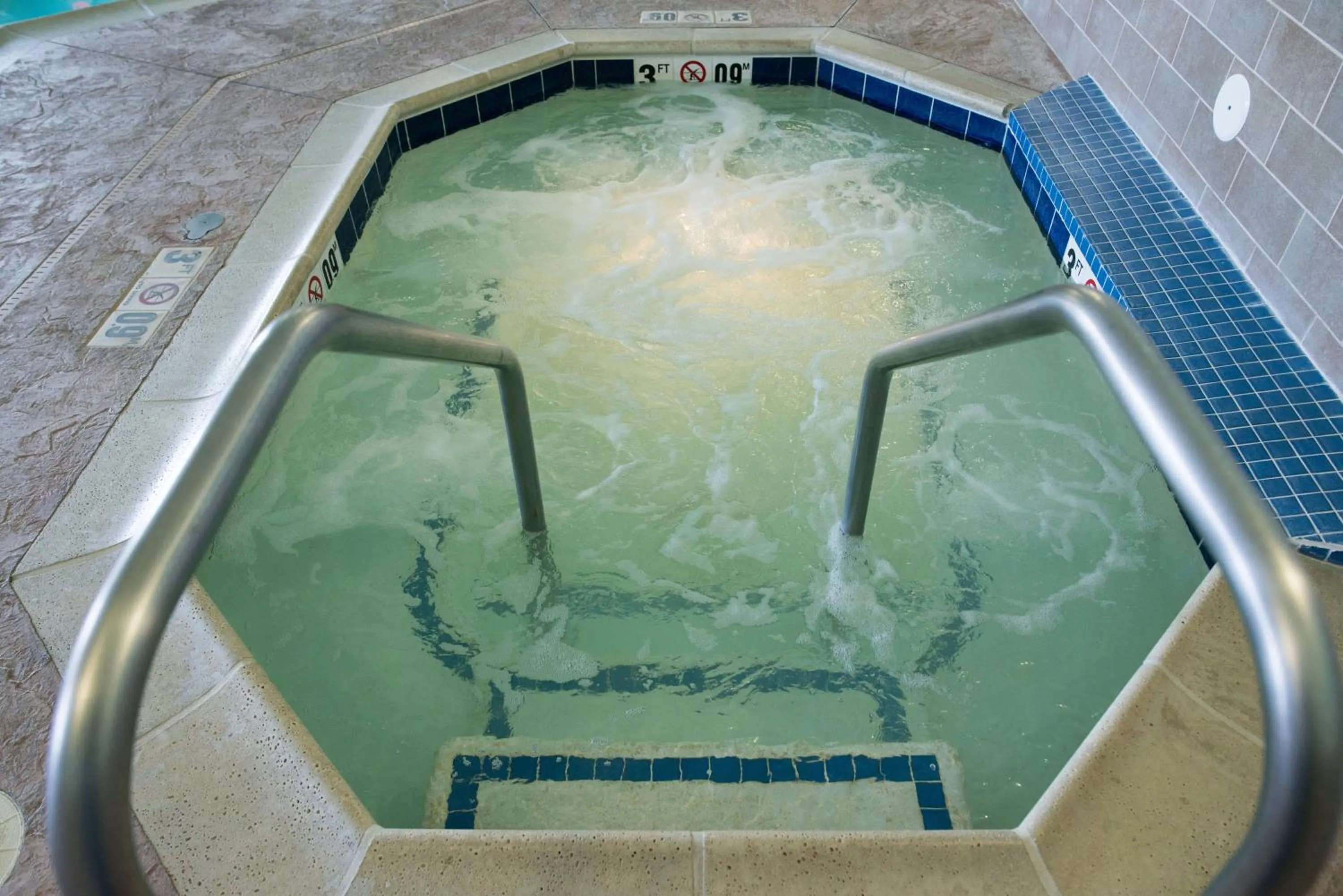 Swimming pool in Holiday Inn Express - Albert Lea by IHG