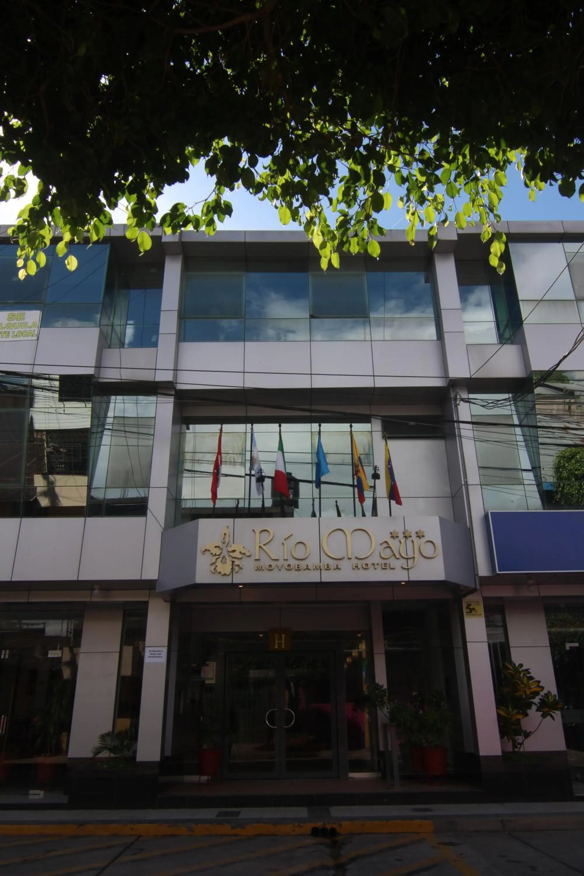 Property building in Hotel Rio Mayo