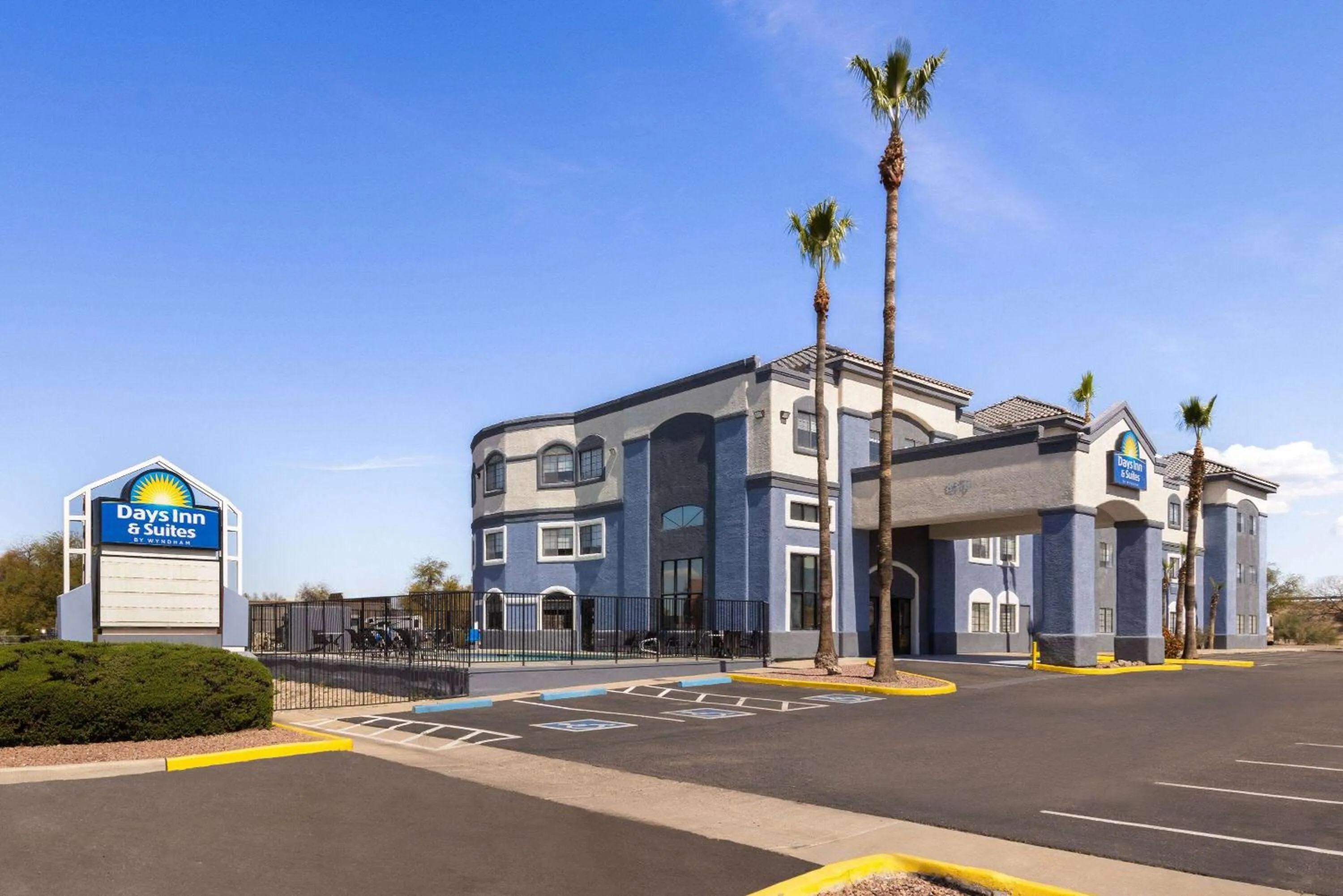 Property building in Days Inn & Suites by Wyndham Tucson/Marana