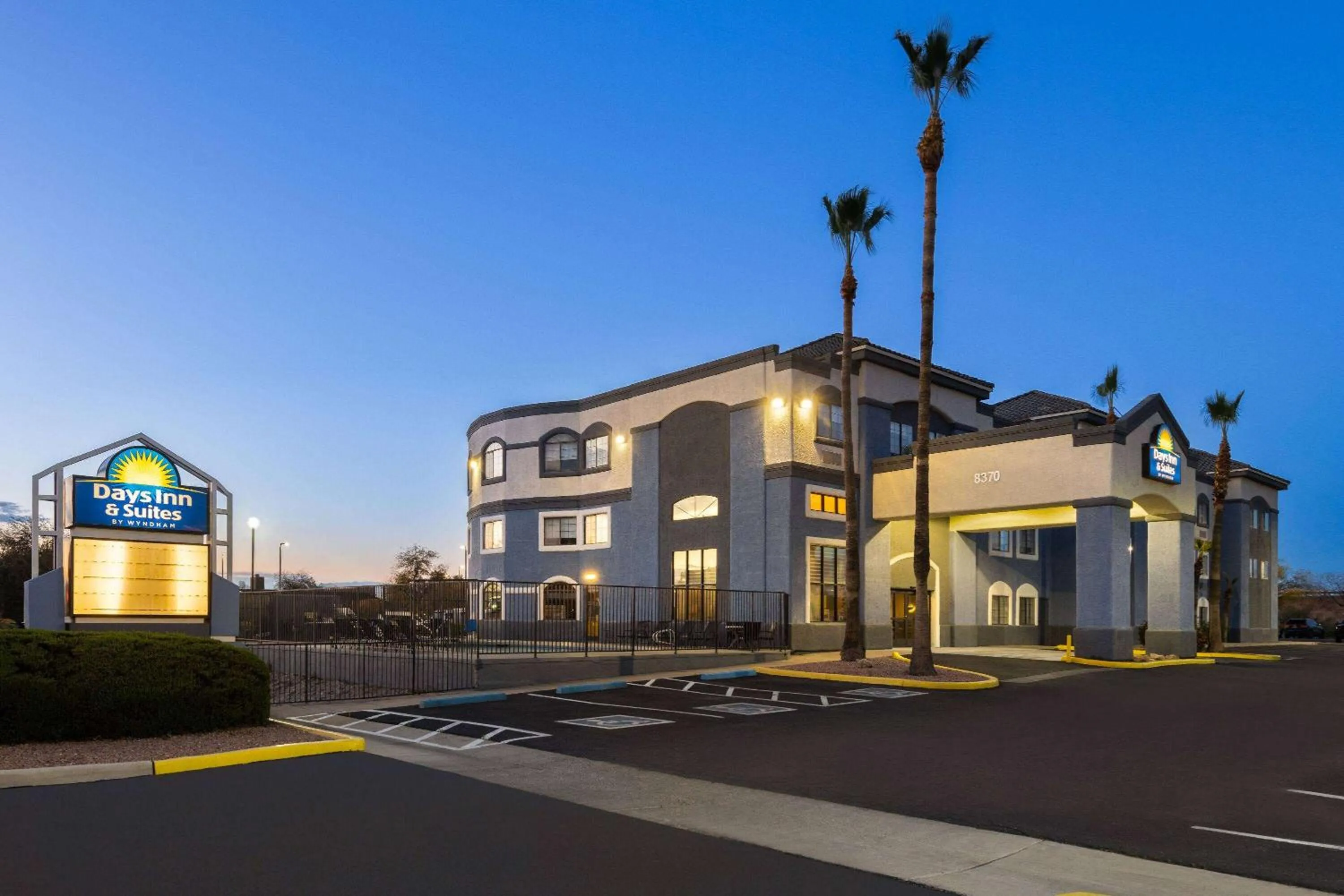 Property building in Days Inn & Suites by Wyndham Tucson/Marana