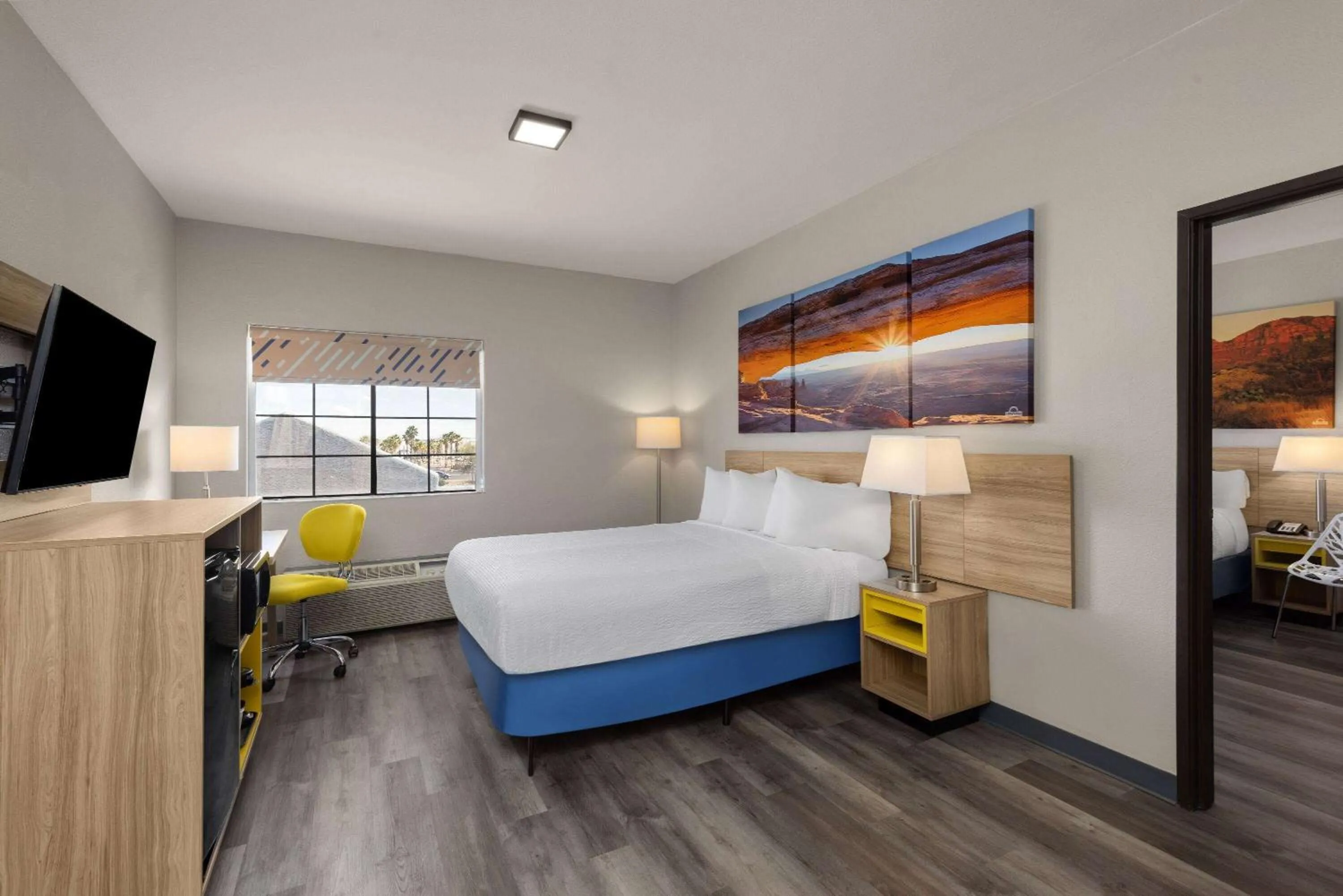 Photo of the whole room, Bed in Days Inn & Suites by Wyndham Tucson/Marana
