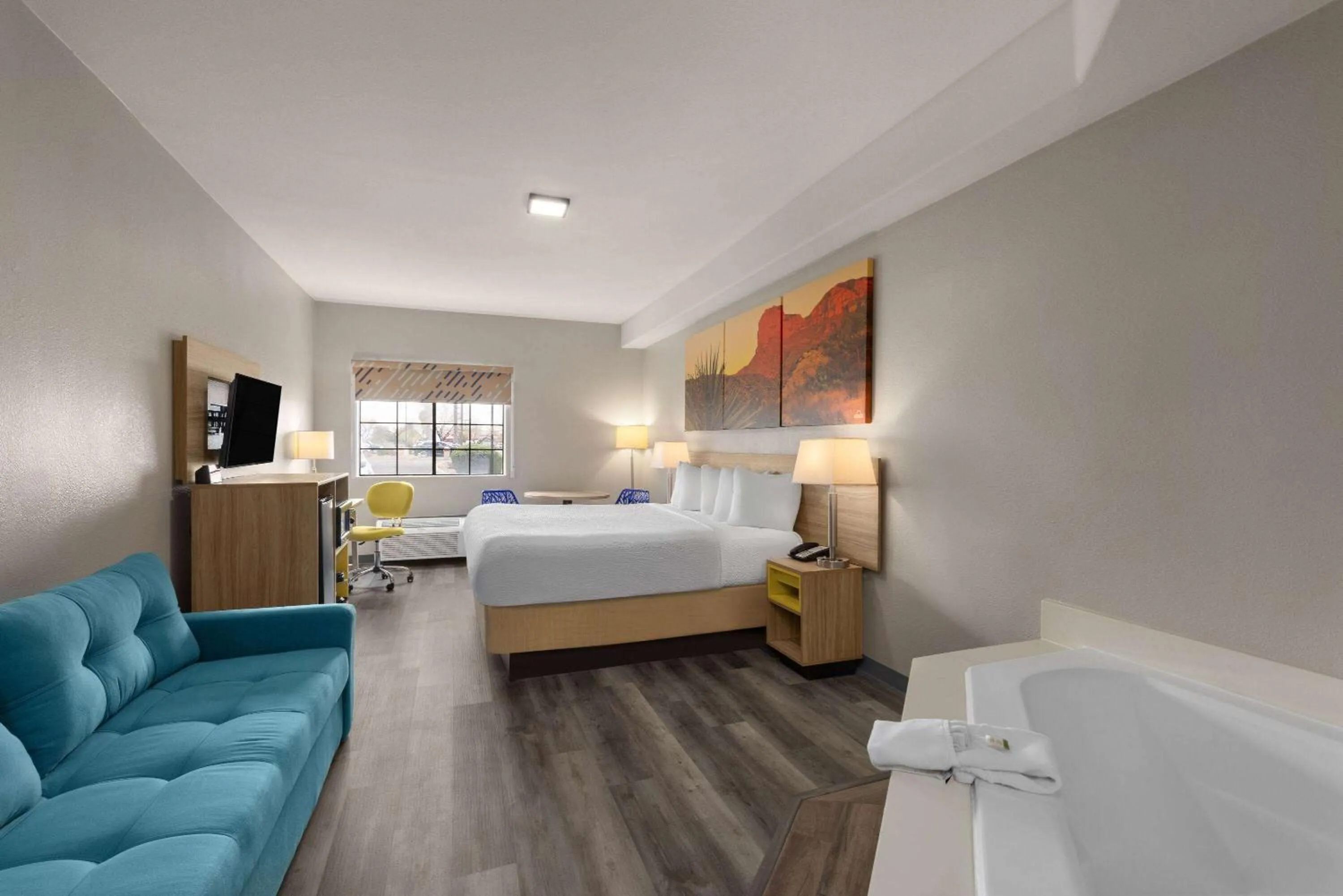 Hot Tub, Bed in Days Inn & Suites by Wyndham Tucson/Marana