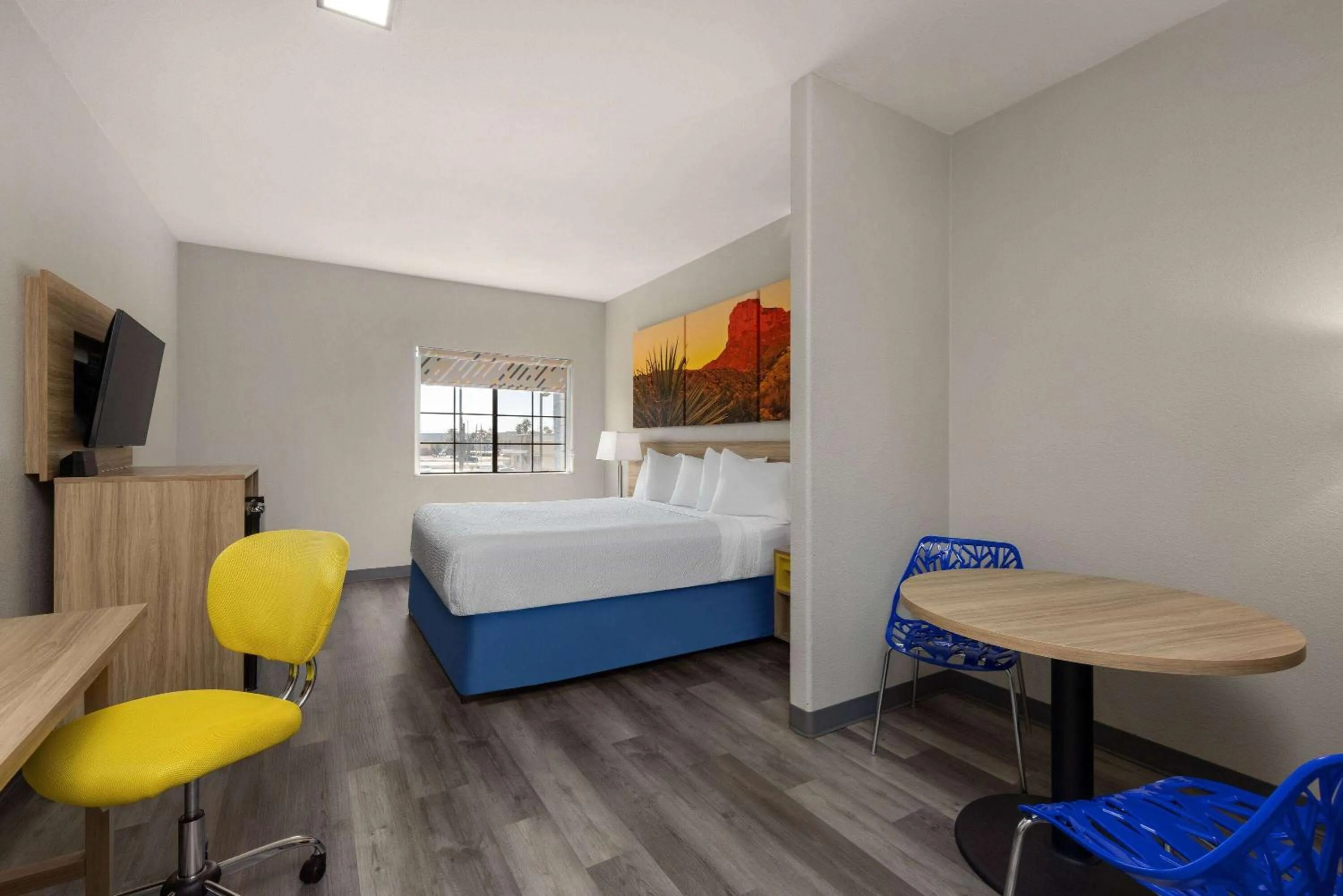 Photo of the whole room, Bed in Days Inn & Suites by Wyndham Tucson/Marana