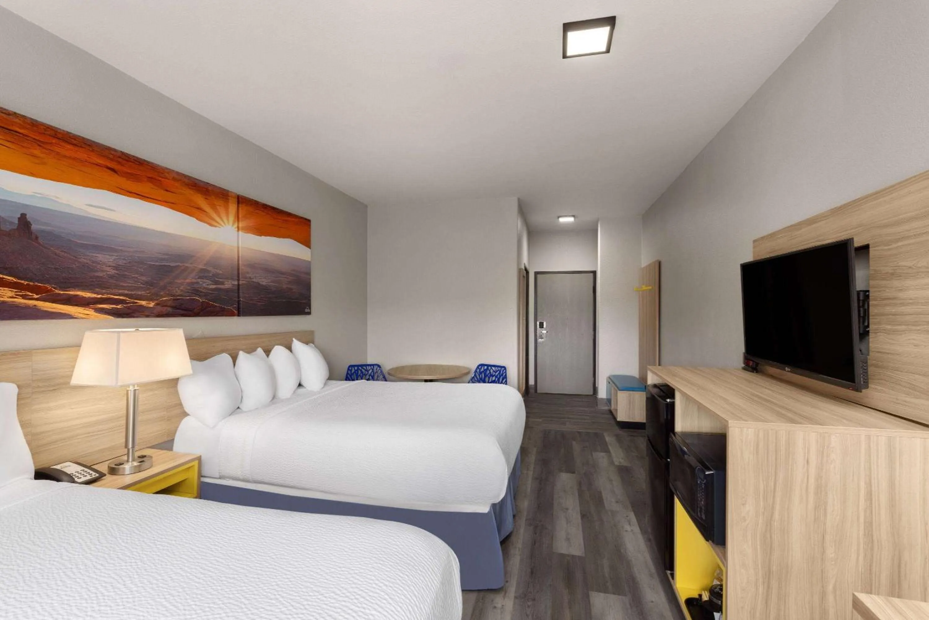 Photo of the whole room, Bed in Days Inn & Suites by Wyndham Tucson/Marana