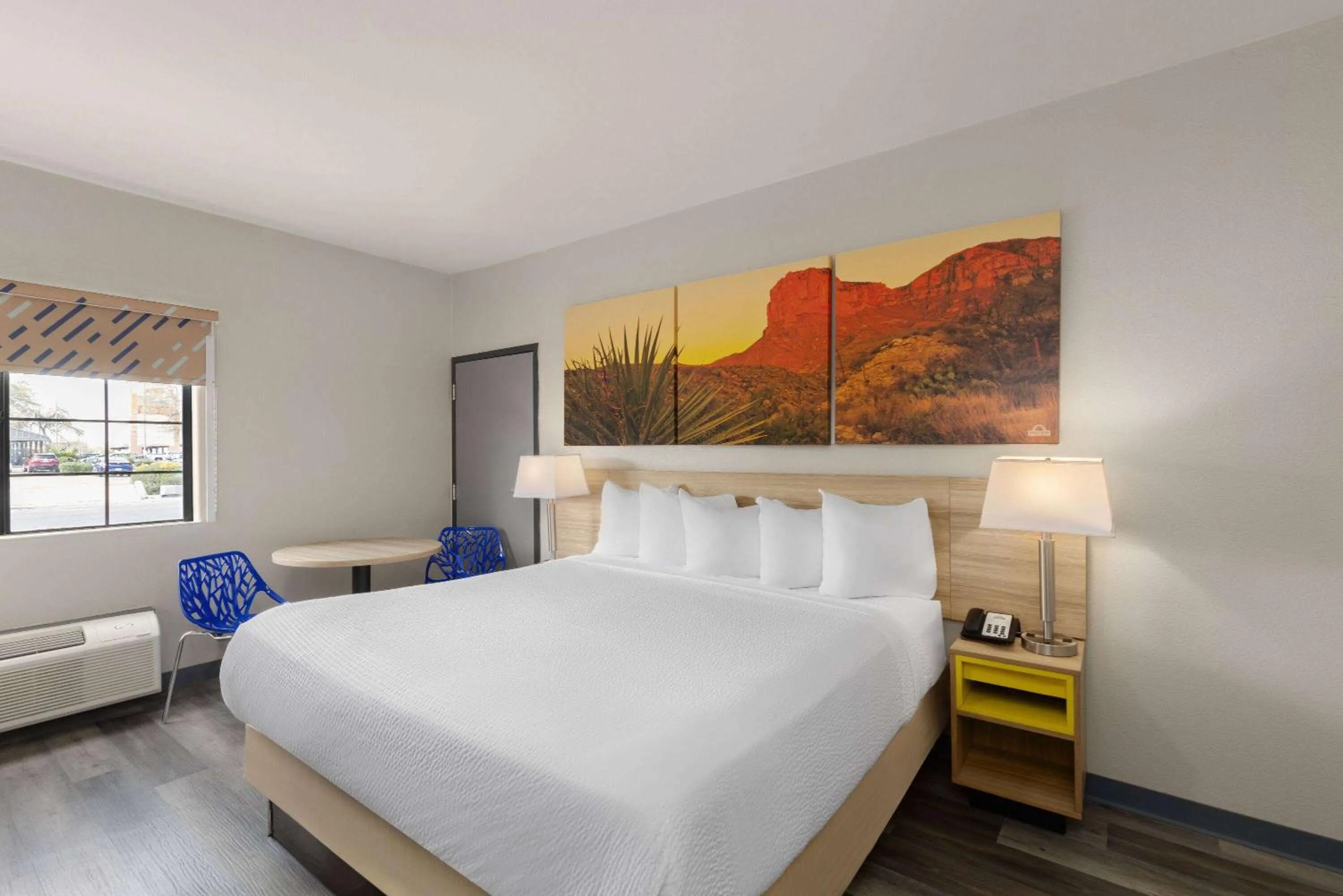 Photo of the whole room, Bed in Days Inn & Suites by Wyndham Tucson/Marana