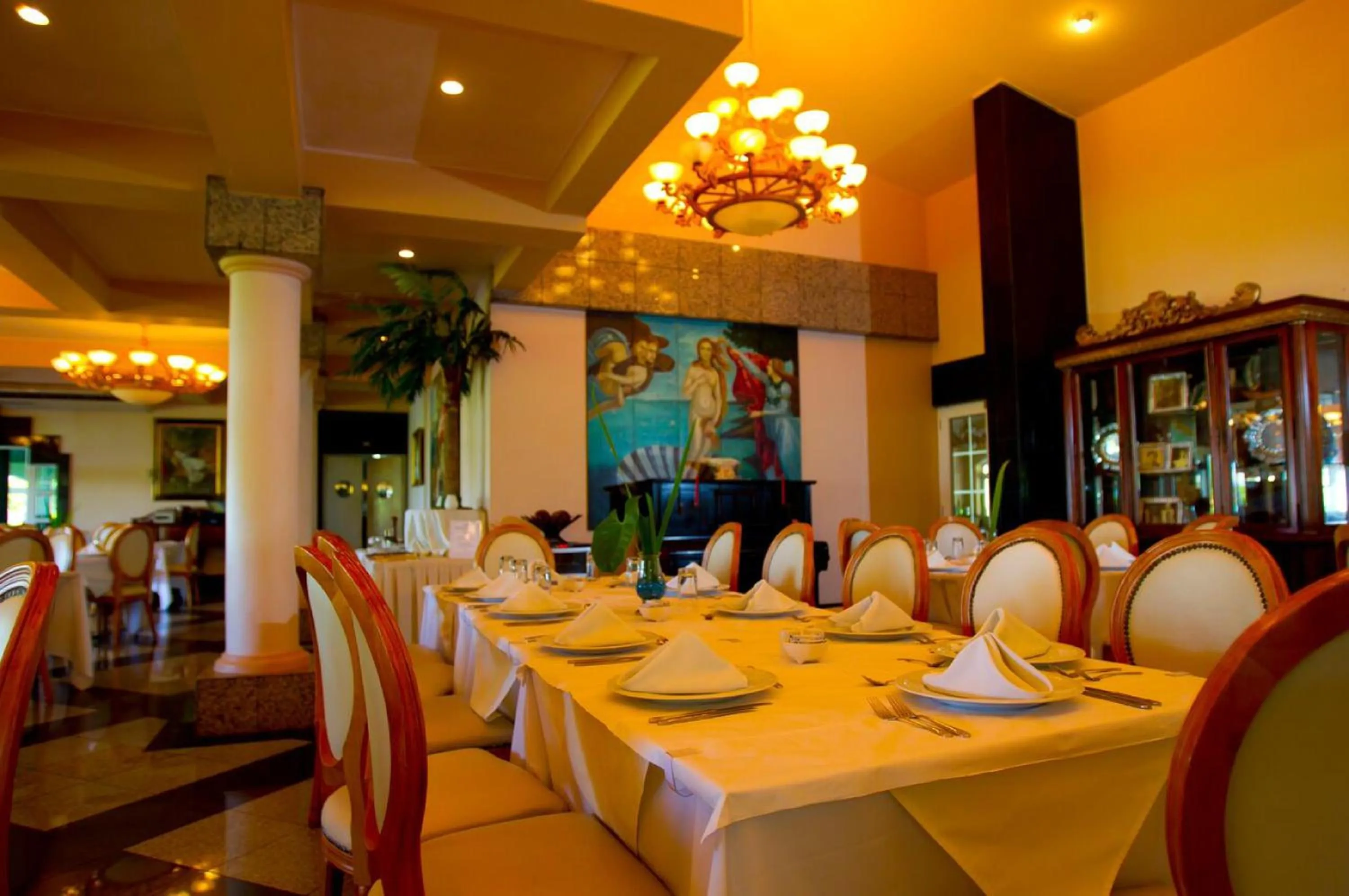 Restaurant/places to eat in Las Olas Beach Resort