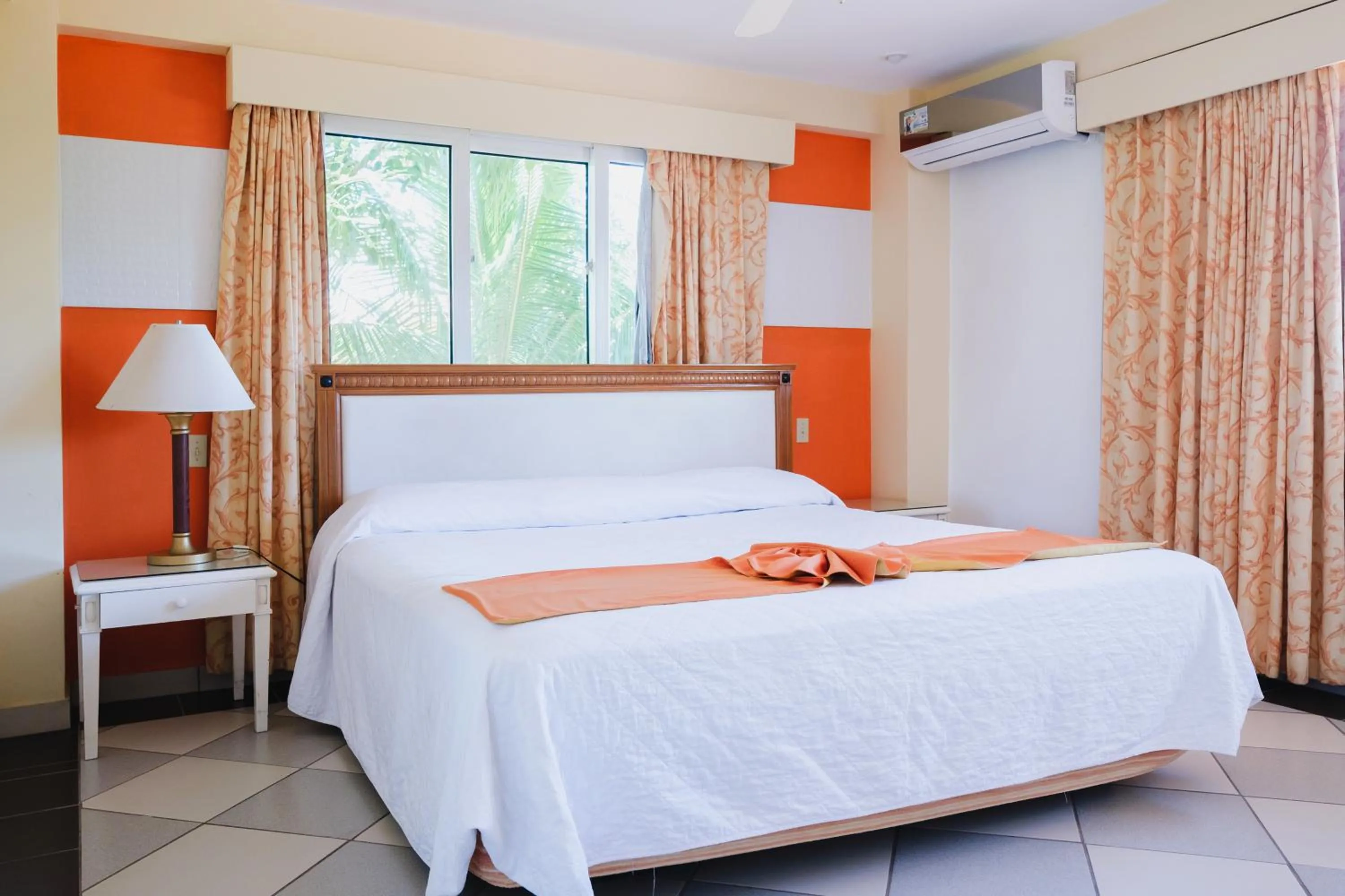 Bed in Las Olas Beach Resort