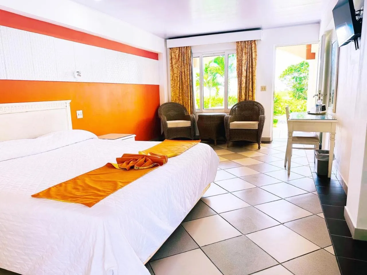 Bed in Las Olas Beach Resort