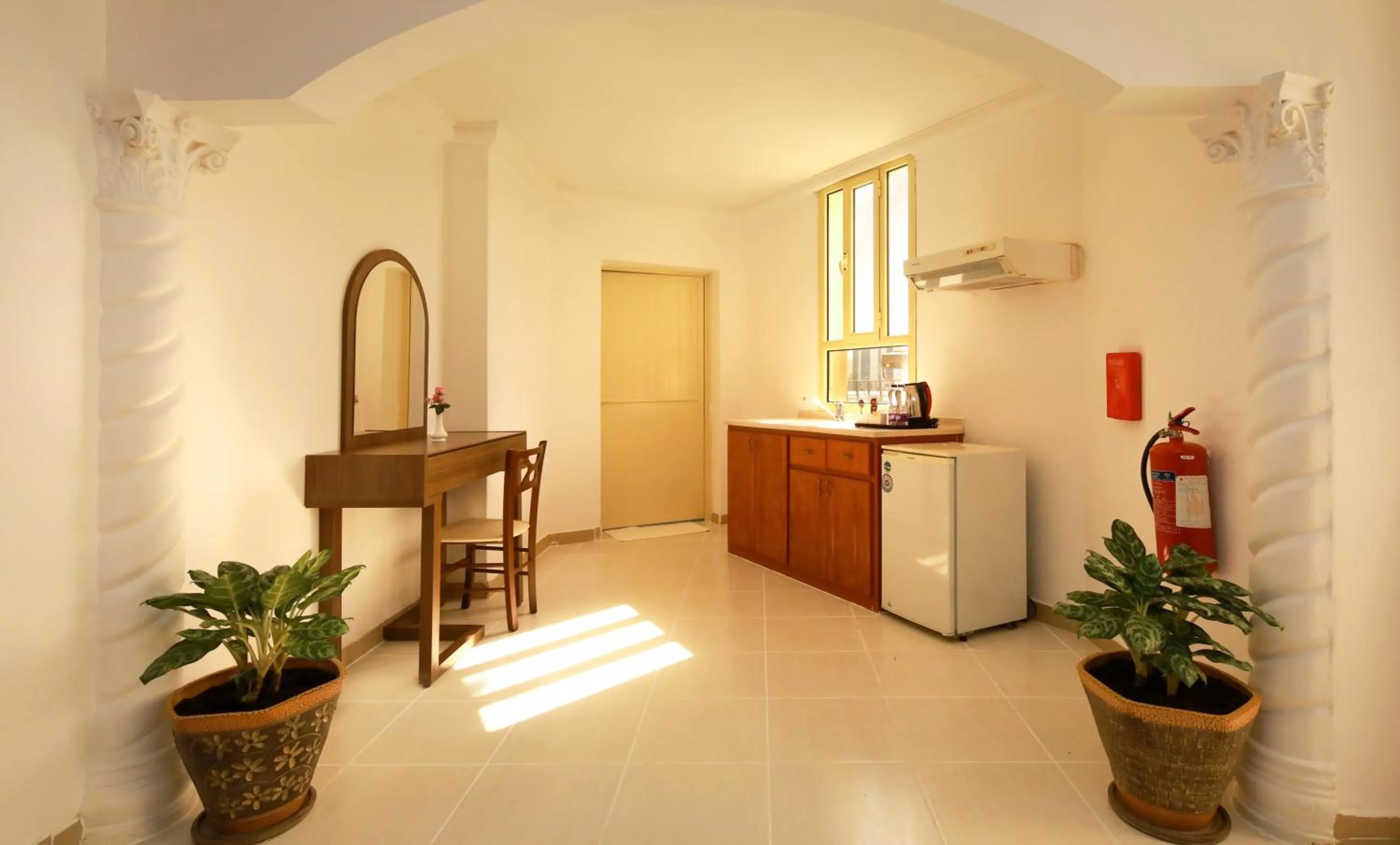 Kitchen or kitchenette in La Villa Hotel