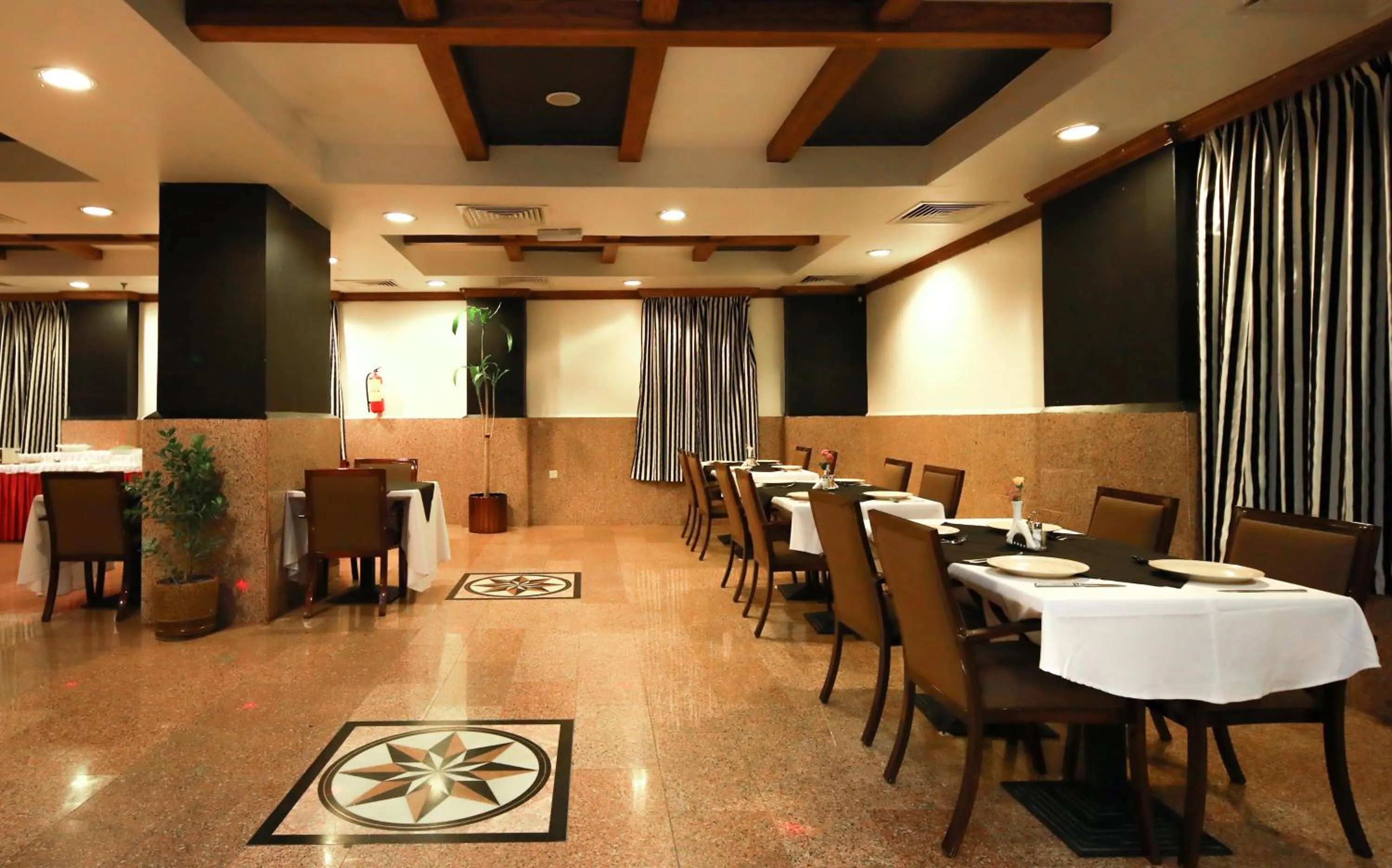 Restaurant/places to eat in La Villa Hotel