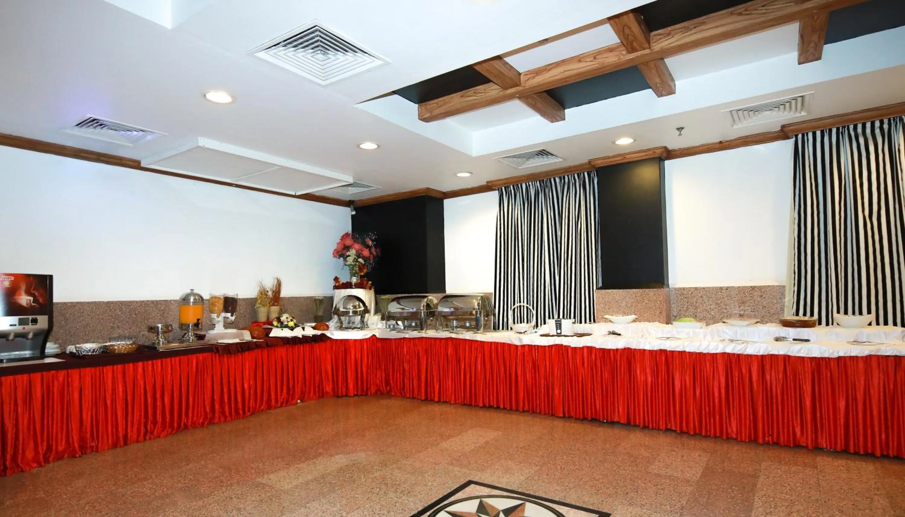 Restaurant/places to eat in La Villa Hotel