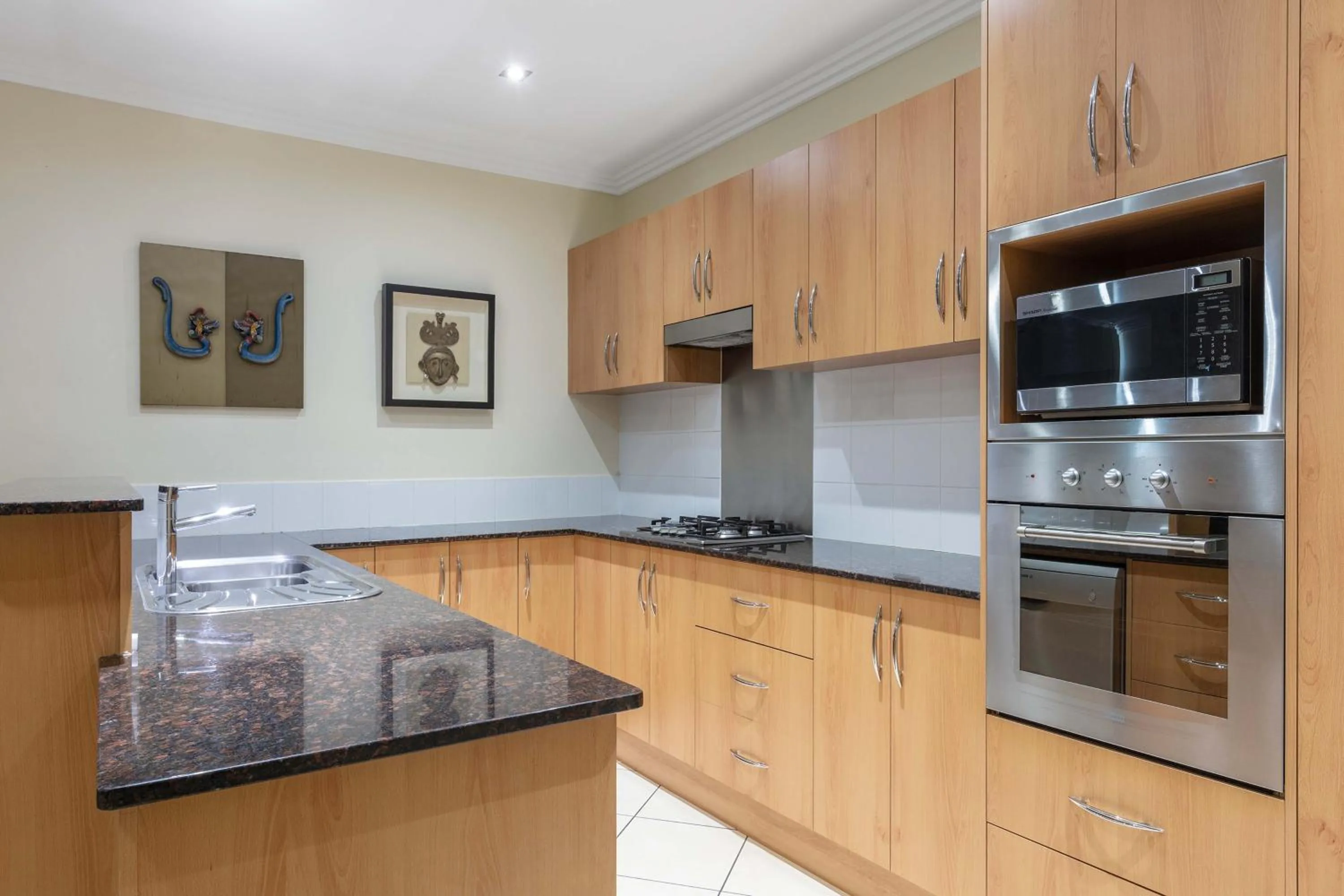 Kitchen or kitchenette in Piermonde Apartments Cairns