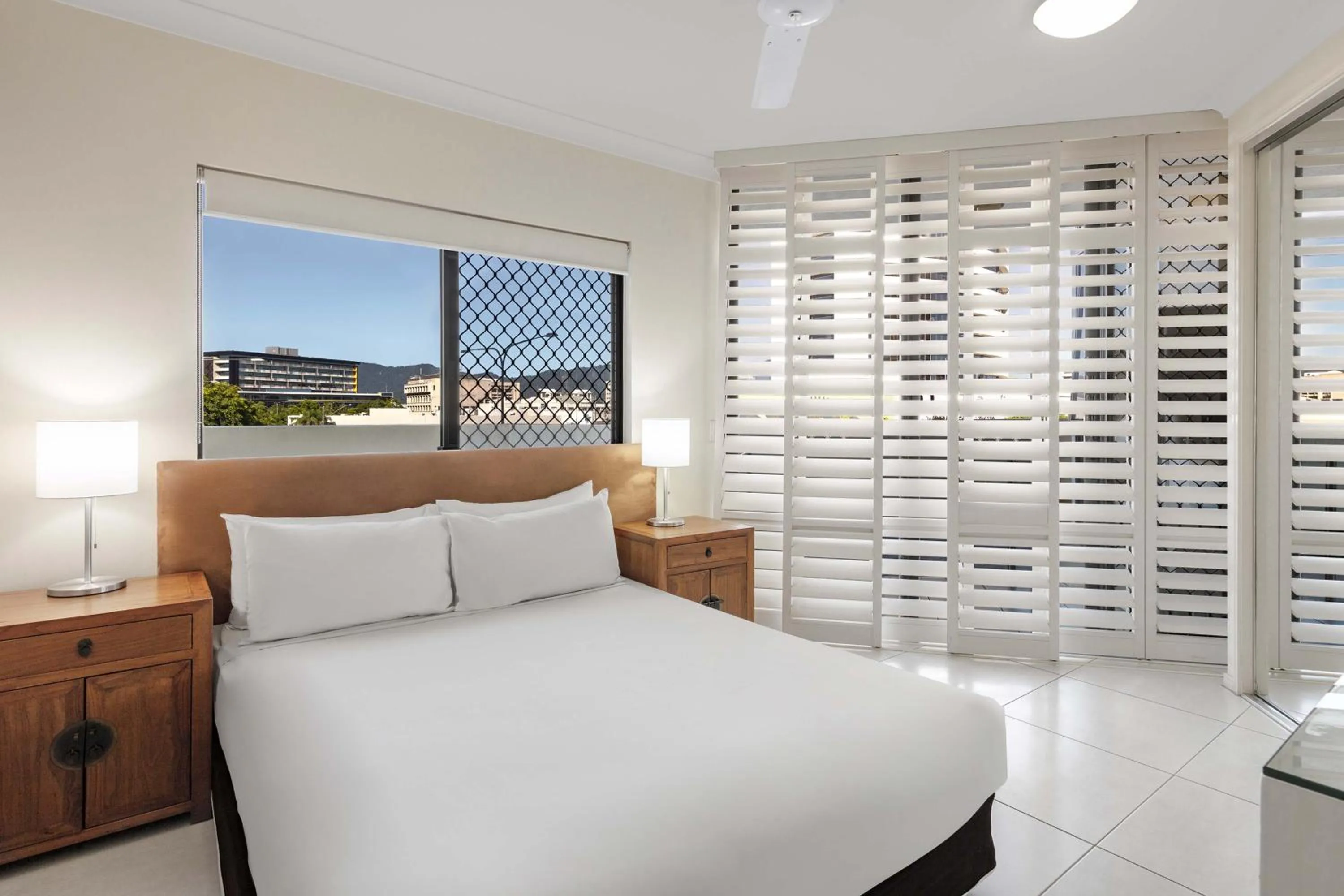 Bedroom, Bed in Piermonde Apartments Cairns