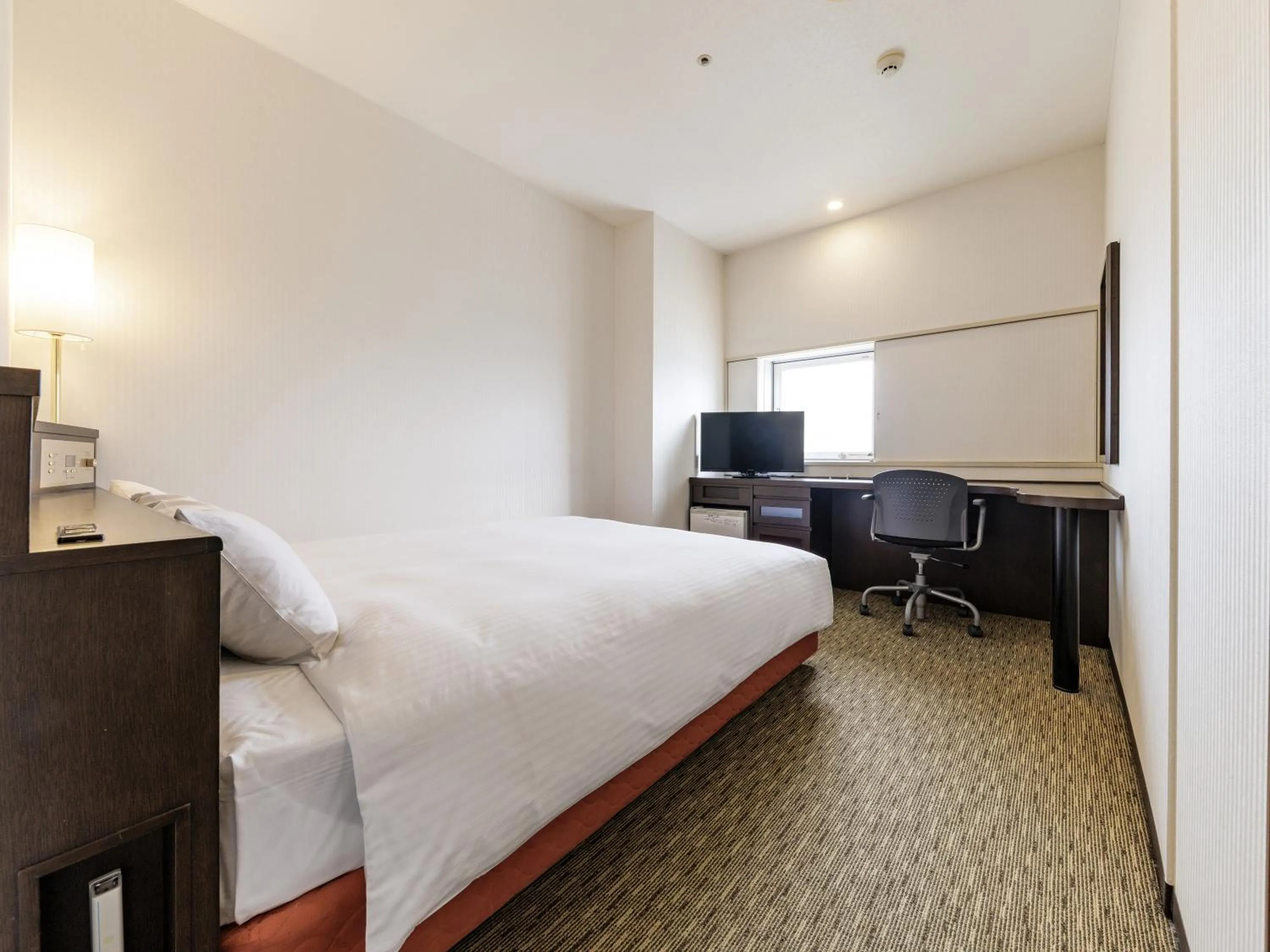 Bedroom, Bed in Nishitetsu Inn Kurosaki