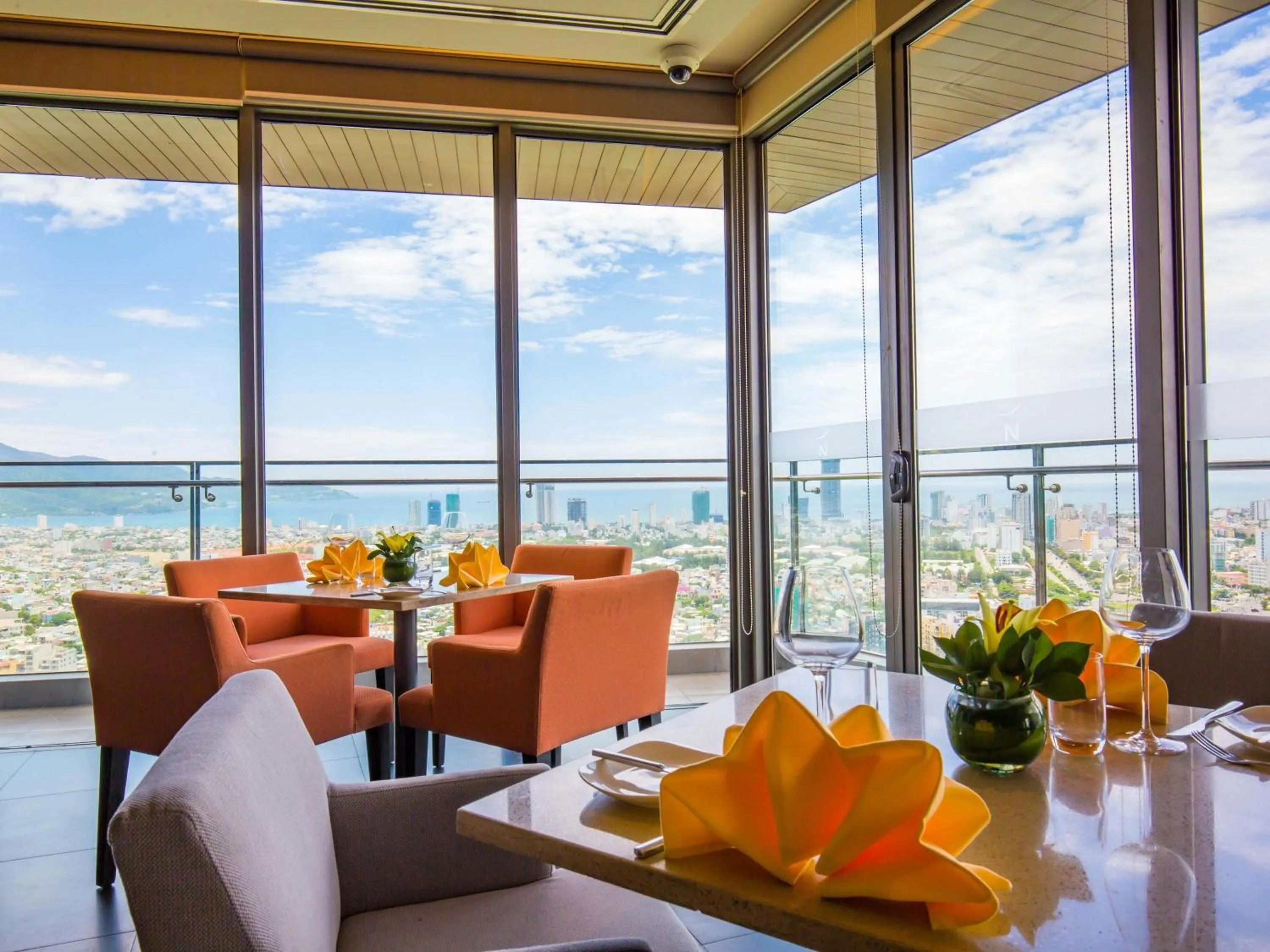 Lounge or bar in Novotel Danang Premier Han River