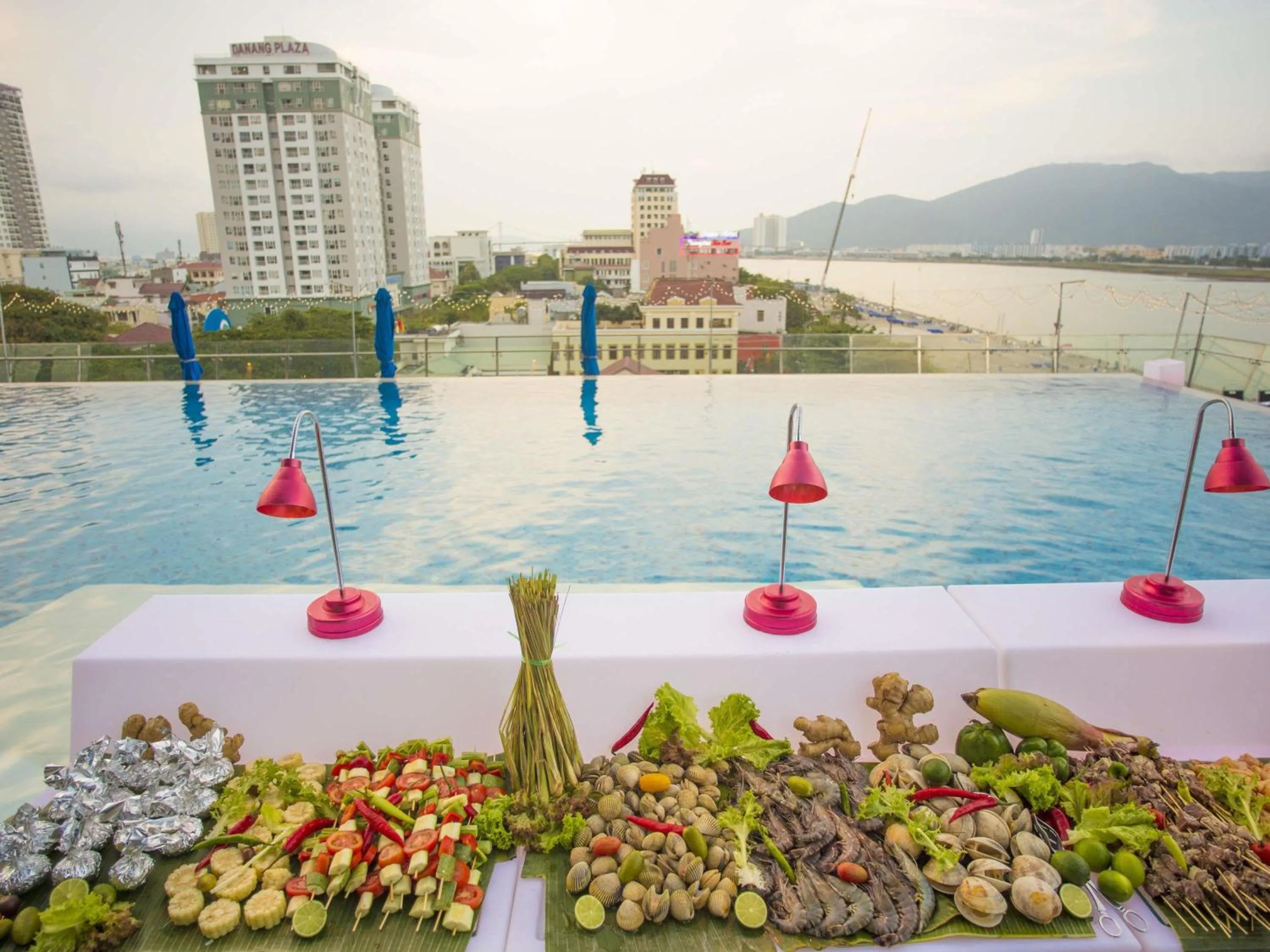 Restaurant/places to eat in Novotel Danang Premier Han River
