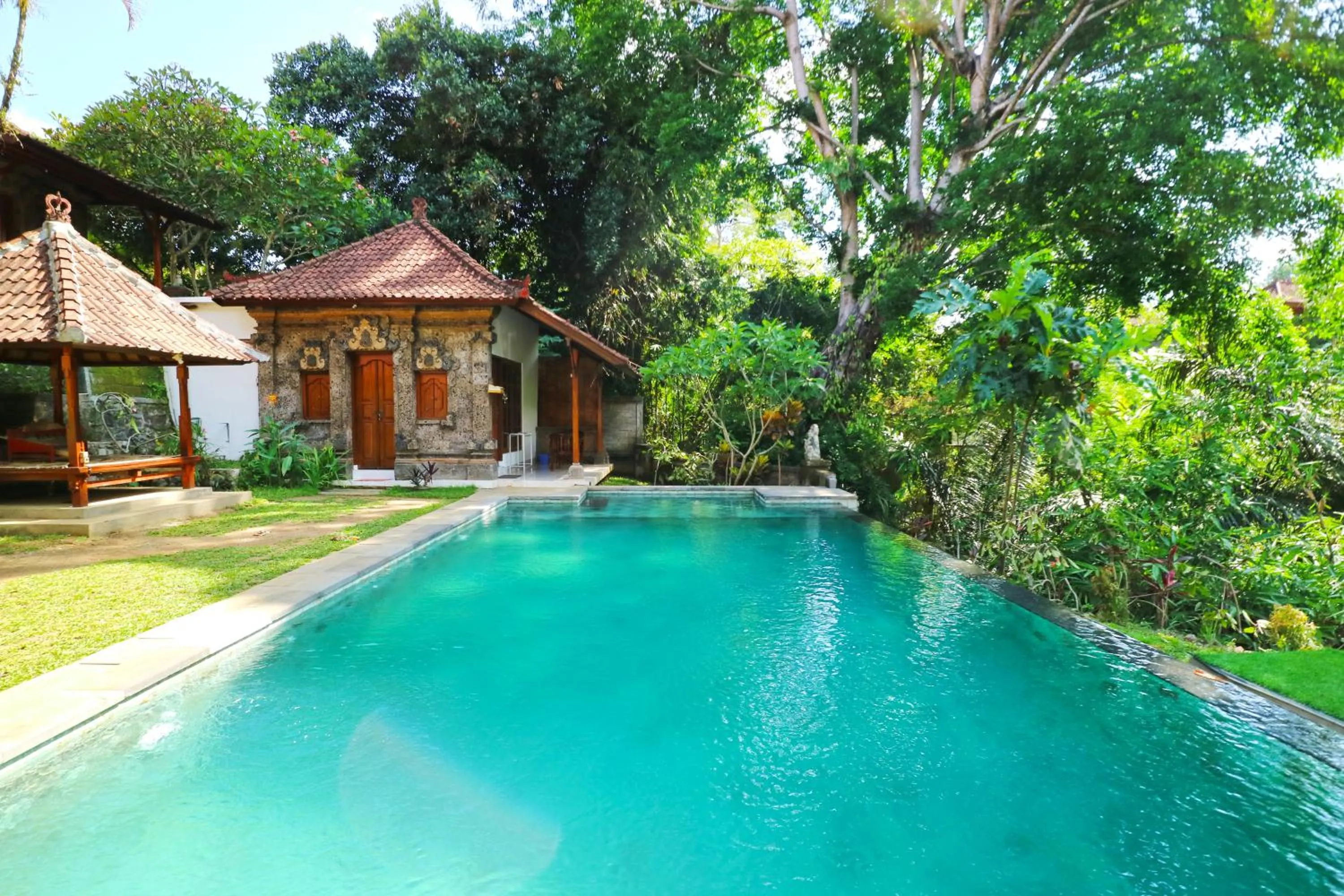 Swimming pool in Yuliati House Ubud
