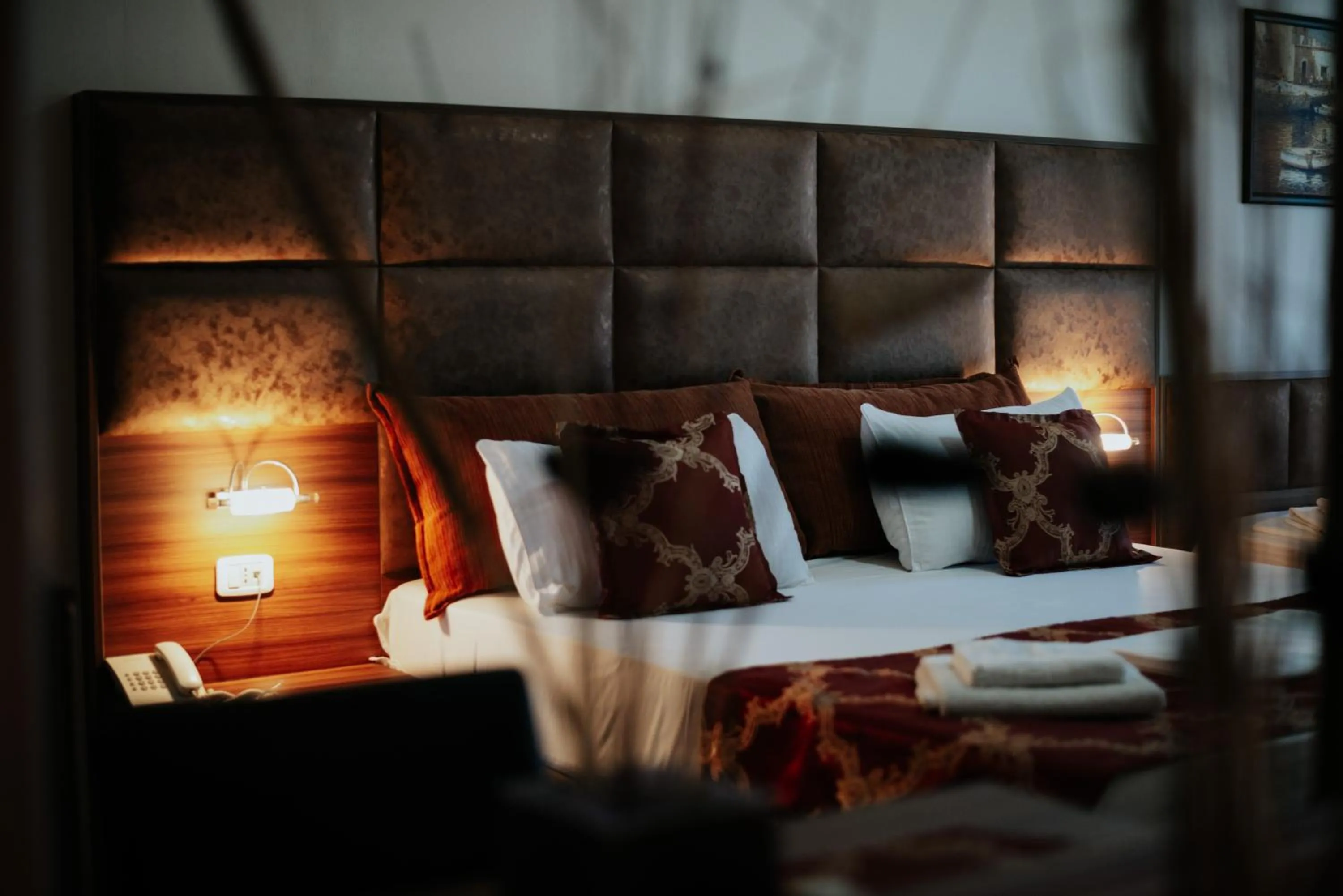 Bedroom, Bed in Hotel Lion