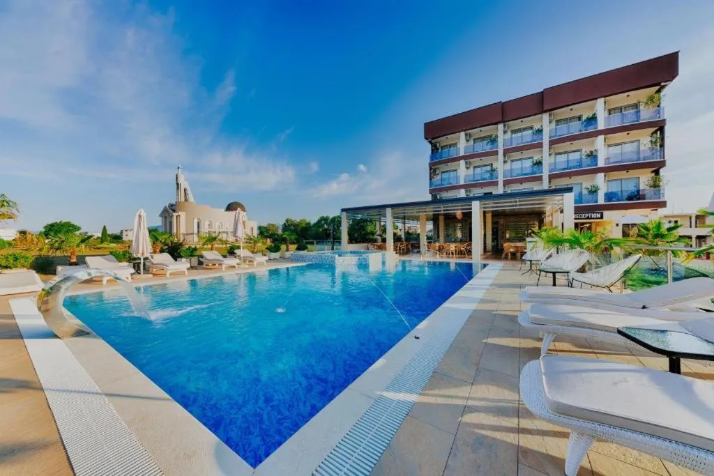 Swimming pool in Hotel Lion
