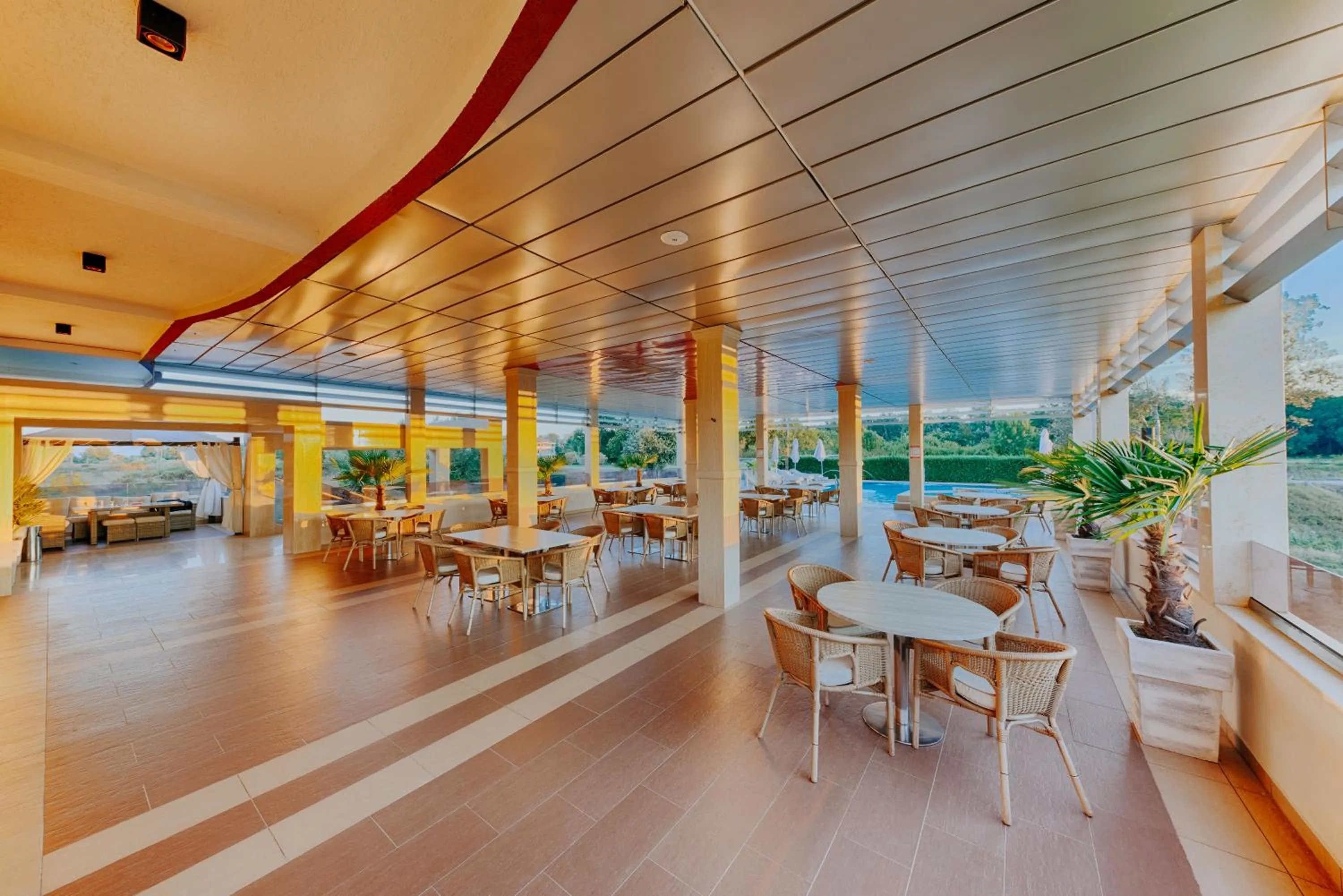 Restaurant/places to eat in Hotel Lion