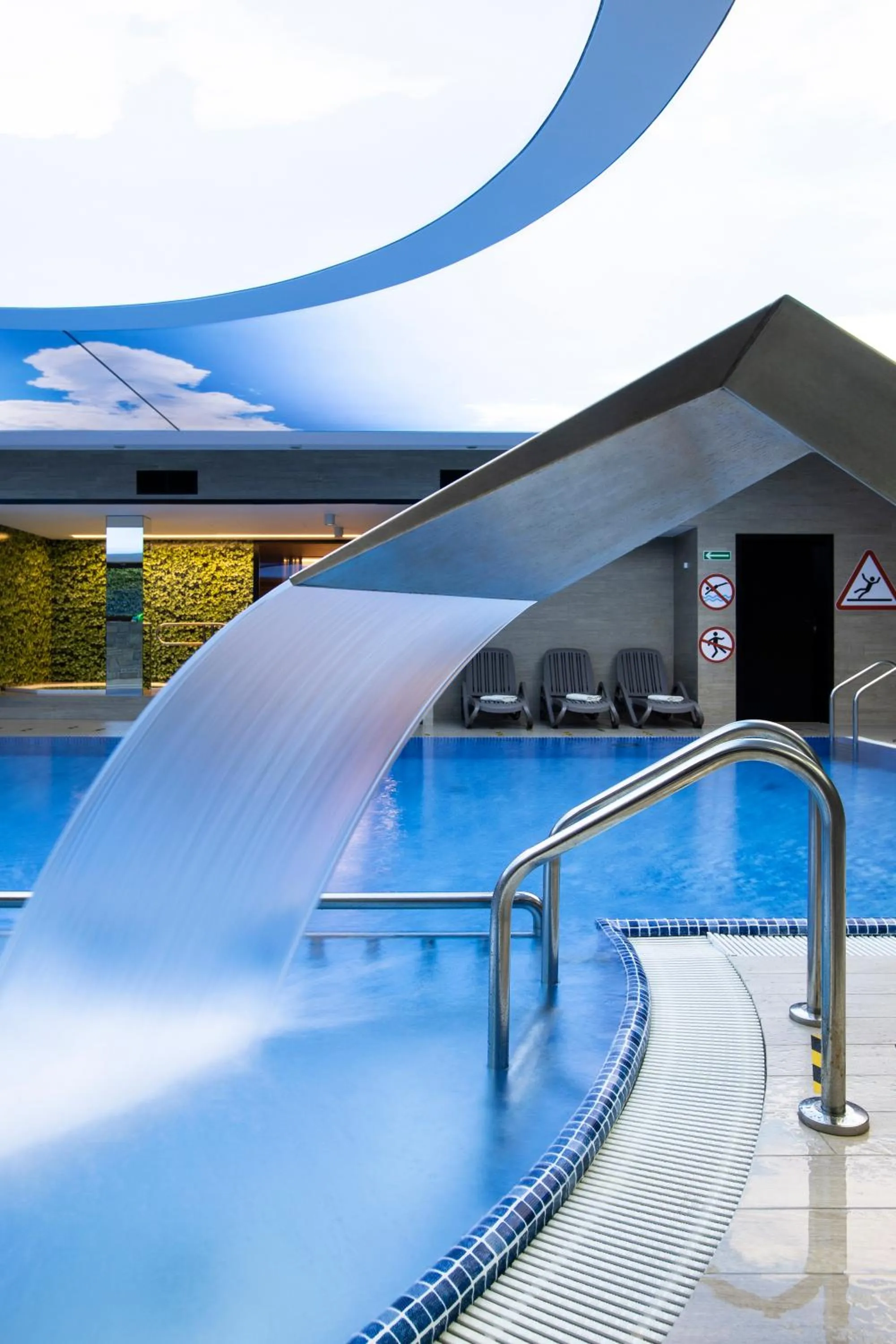 Shower in Hotel Crocus