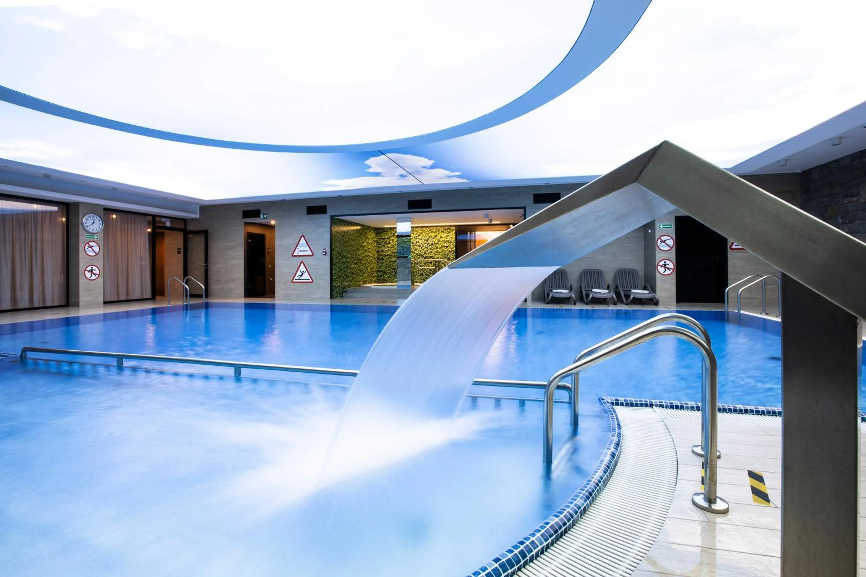 Pool view in Hotel Crocus