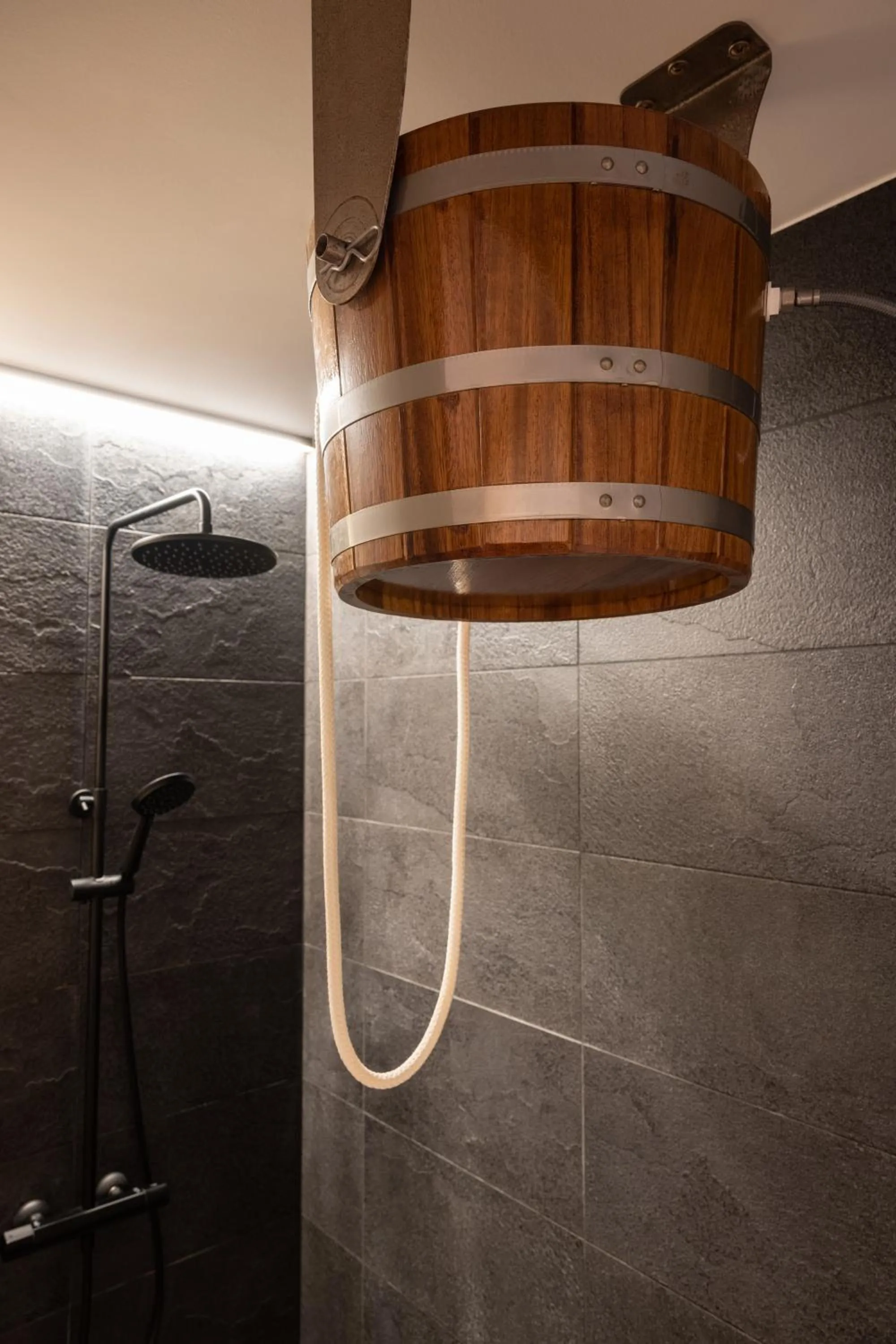 Shower in Hotel Crocus