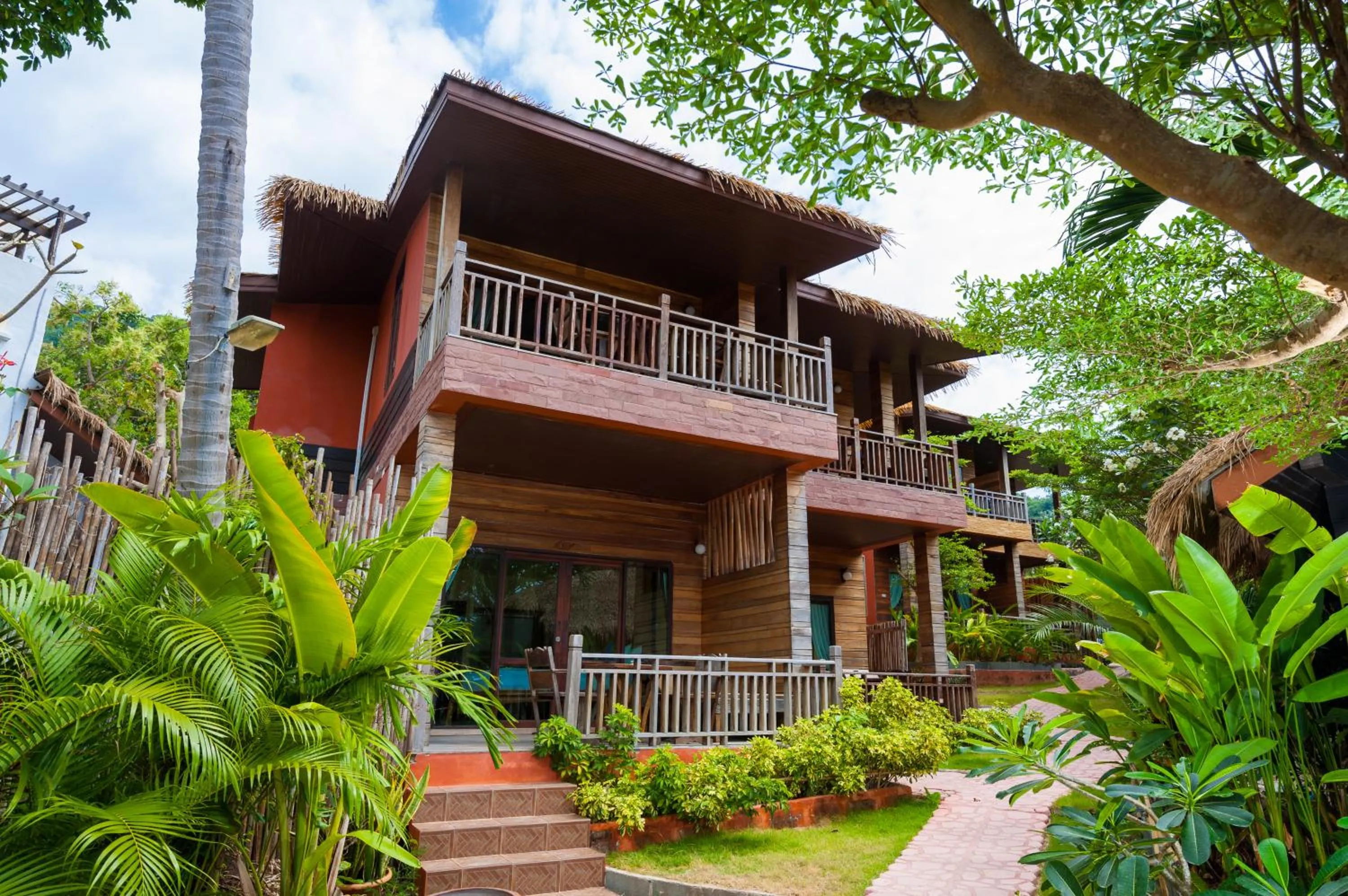 Property building in Palm Leaf Resort Koh Tao